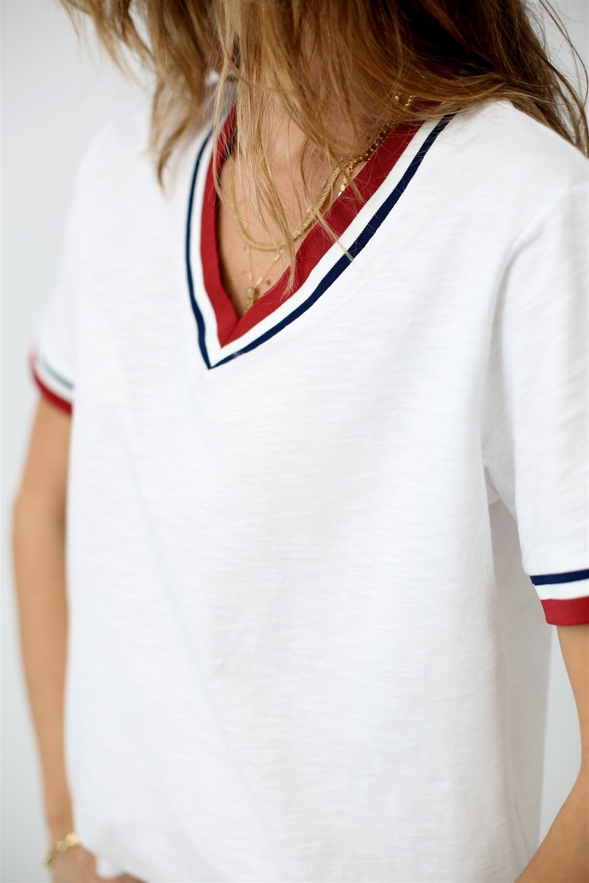 Beyaz Örgü Yakalı Beyaz Tshirt