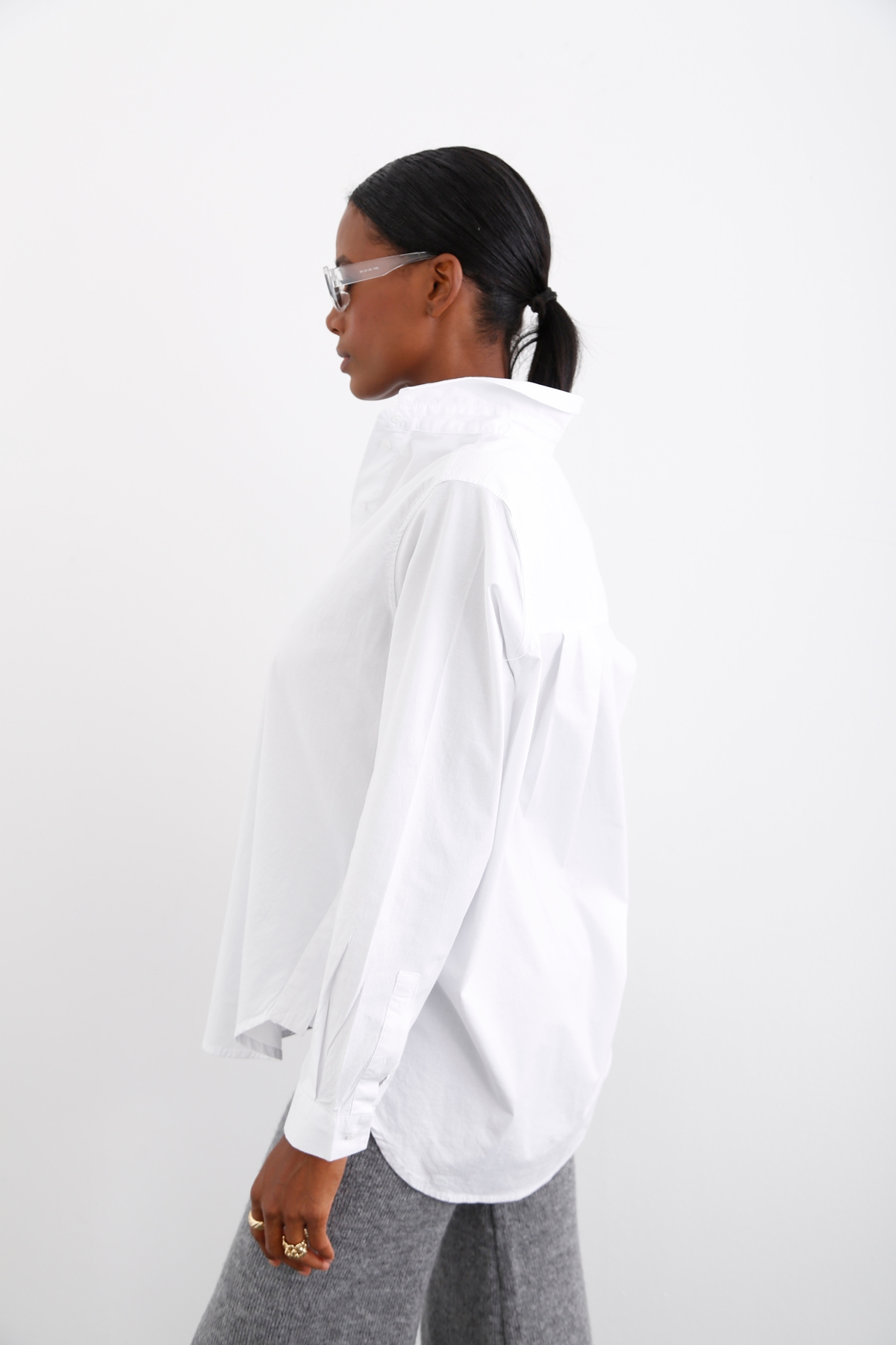 Beyaz Oversize Yırtmaçlı Gömlek 3395