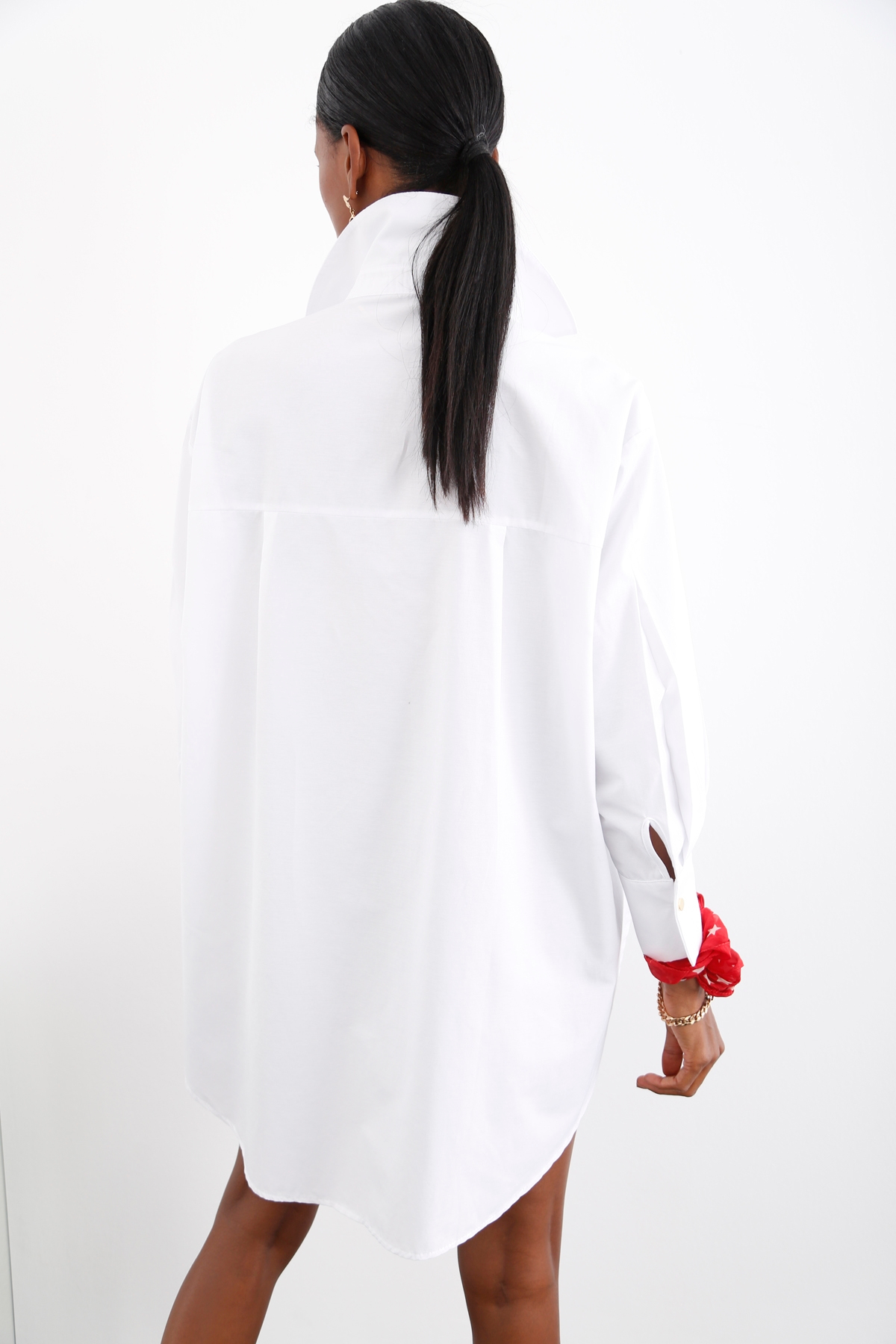 Beyaz Oversize Yırtmaçlı Gömlek 69032