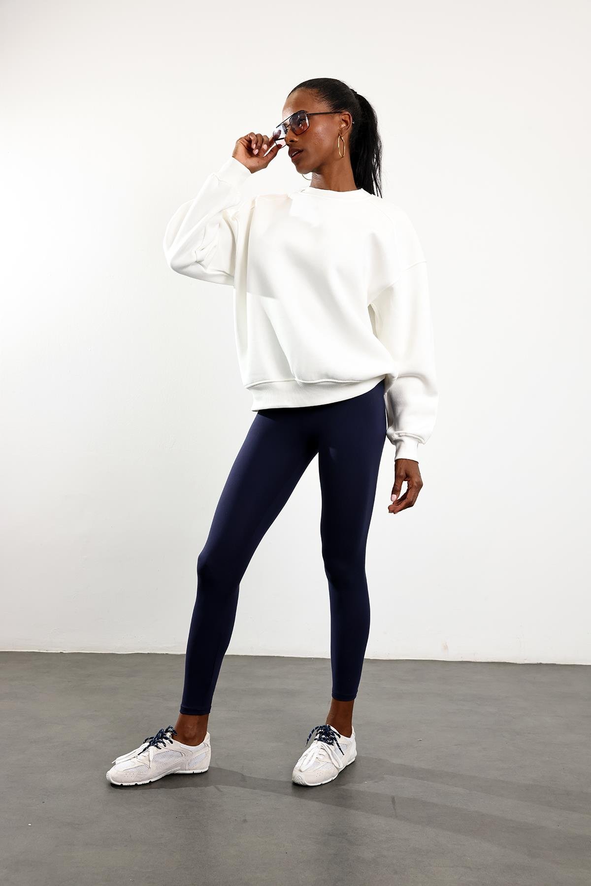 Beyaz Parçalı Basic Sweatshirt 3408