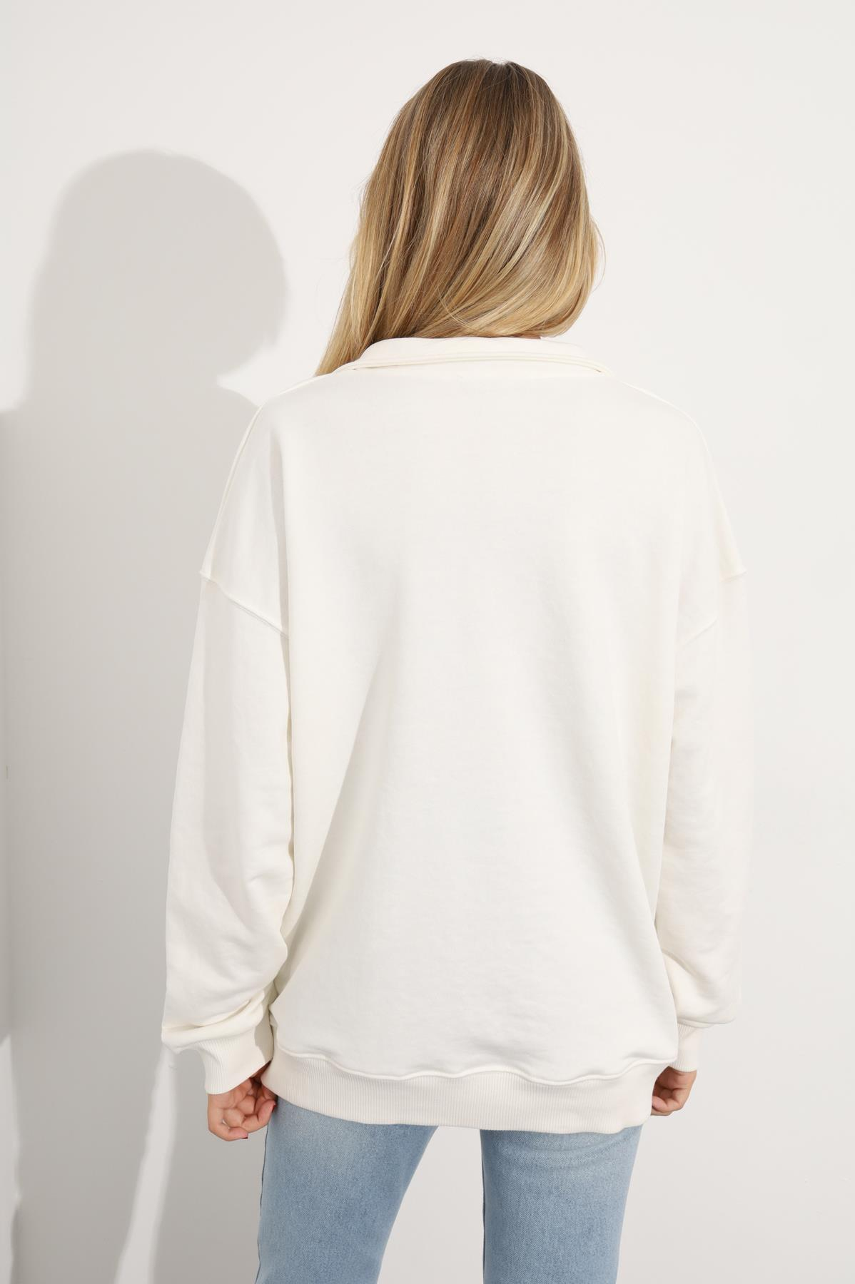 Beyaz Polo Yaka Nakışlı Sweatshirt 