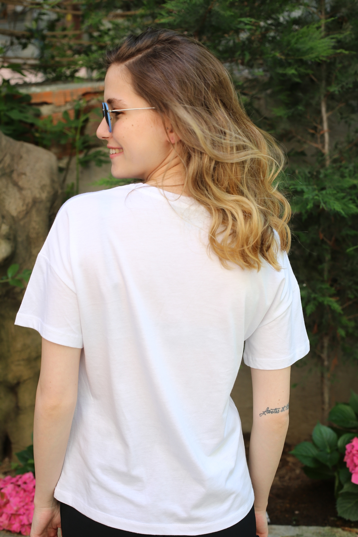 Beyaz Taşlı Baskılı Tshirt