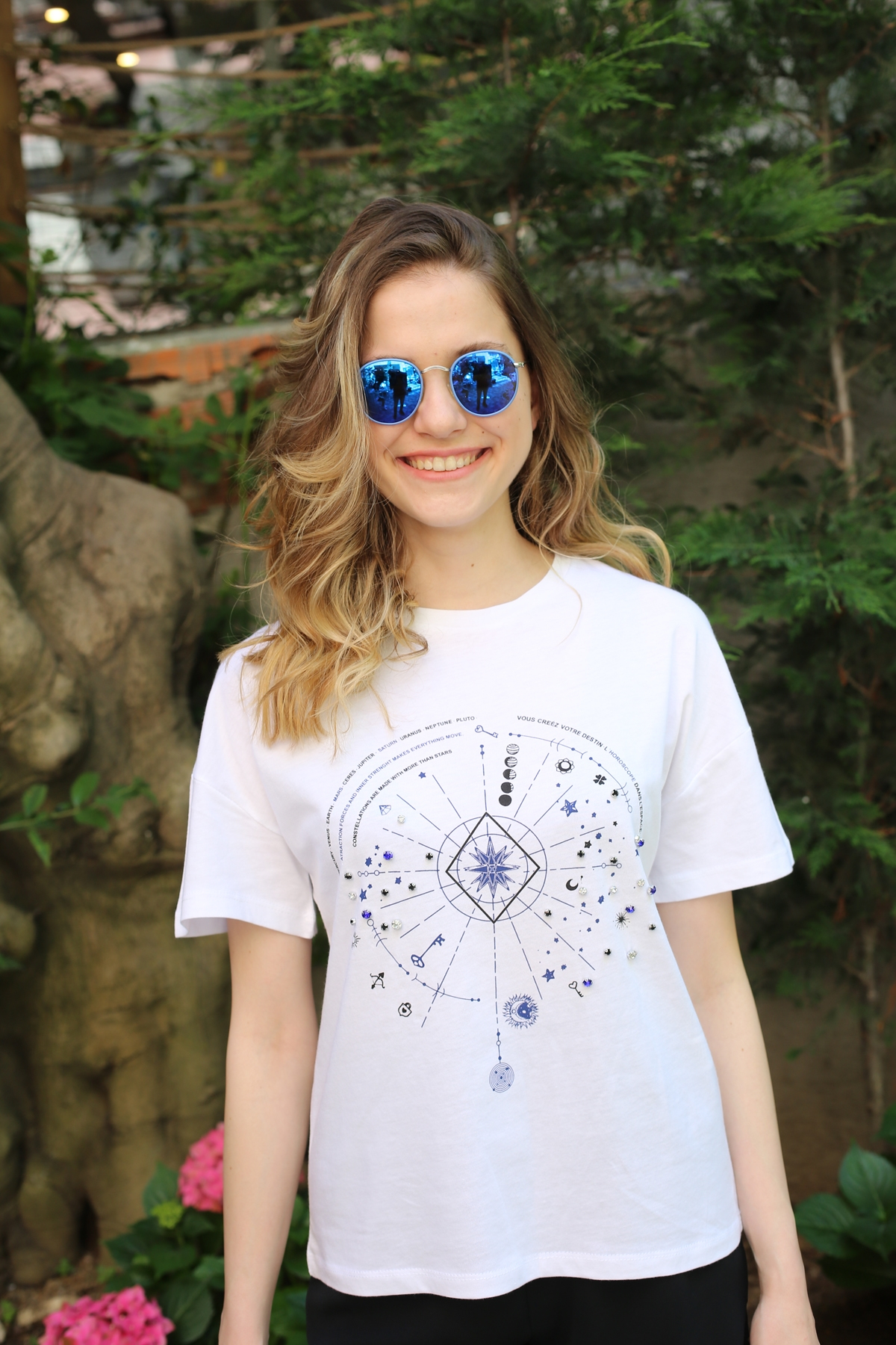 Beyaz Taşlı Baskılı Tshirt