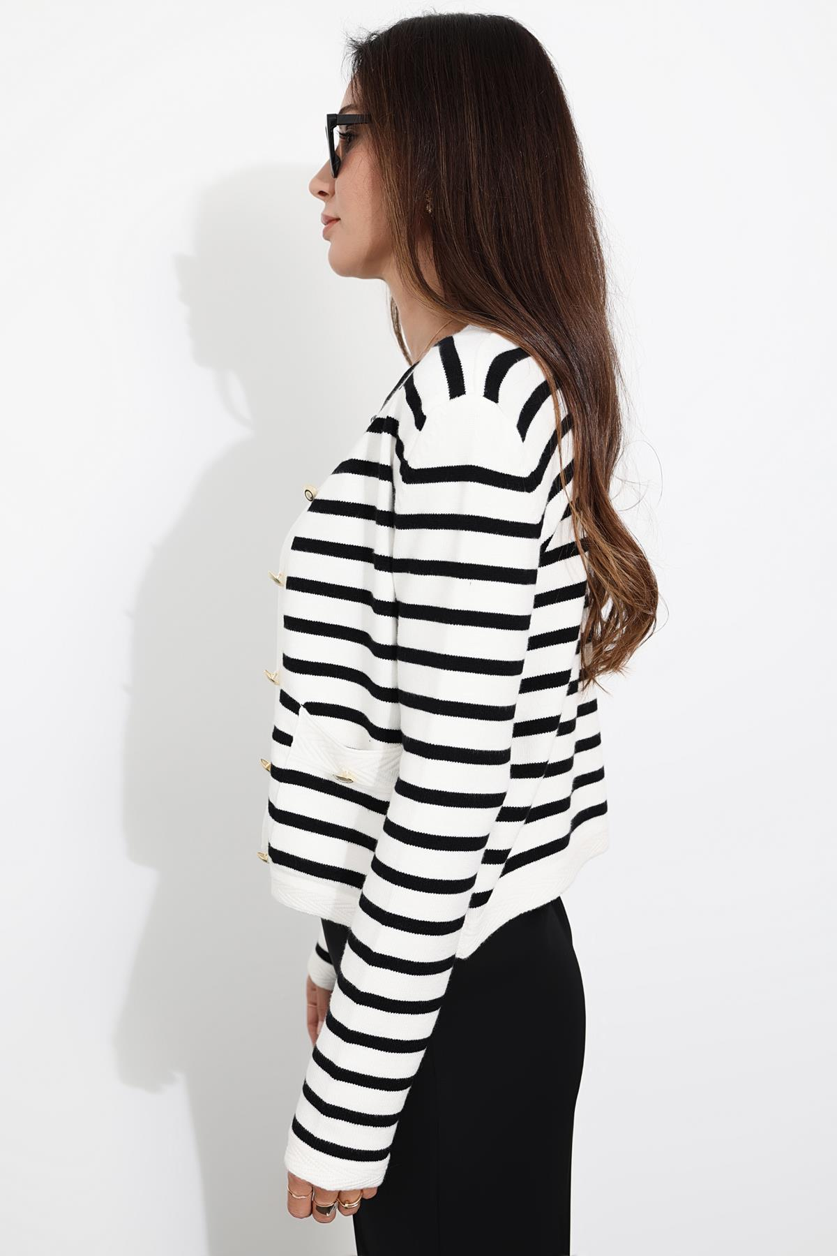 Beyaz V Yaka Çizgili Hırka 151127