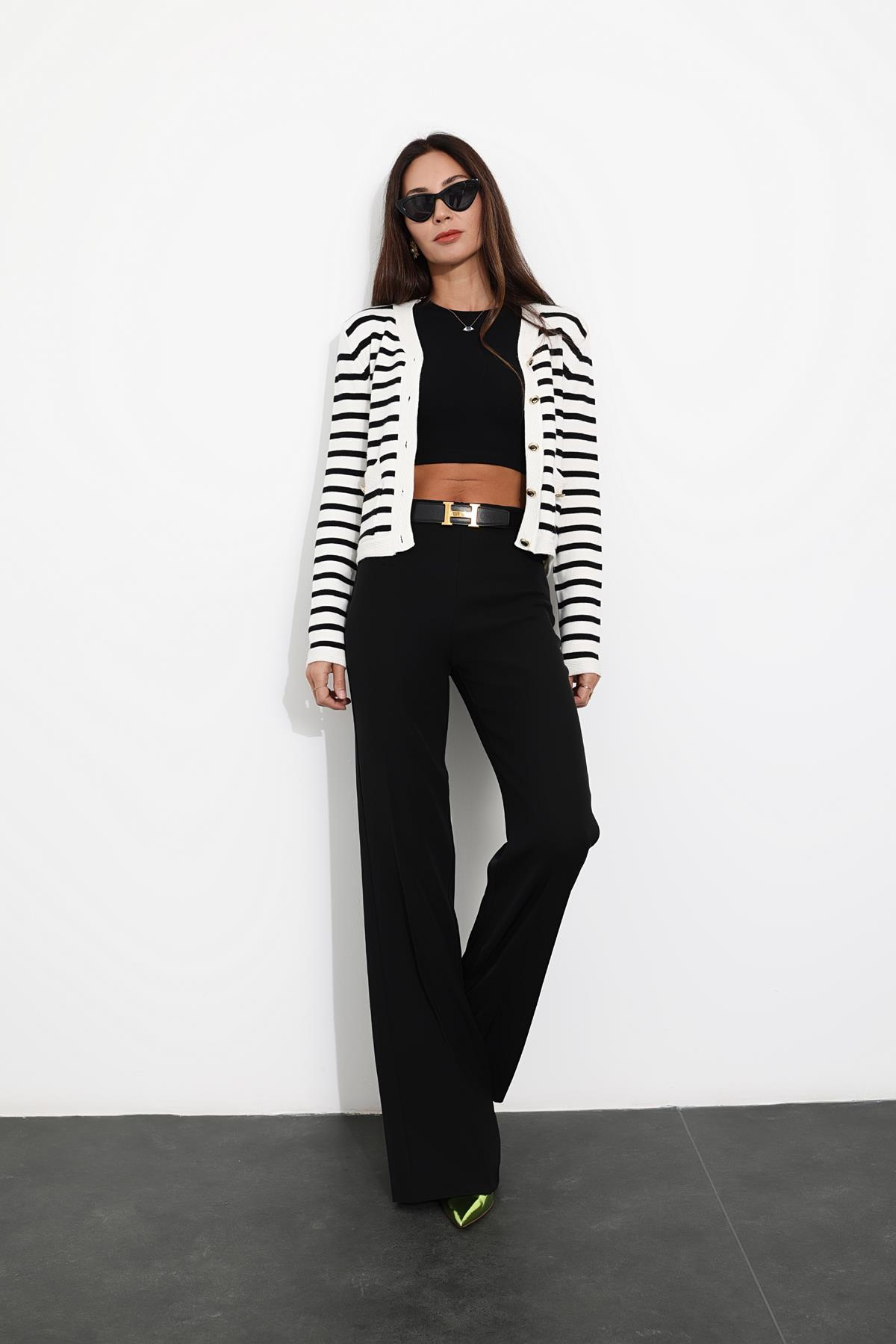 Beyaz V Yaka Çizgili Hırka 151127