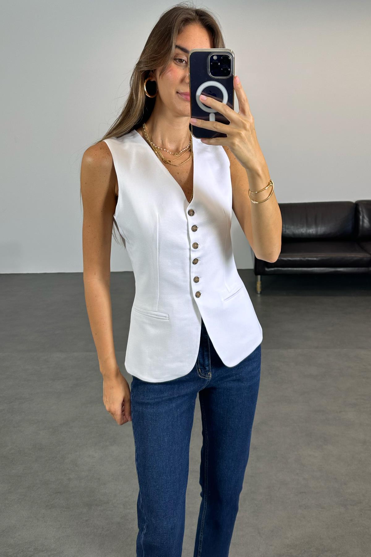 Beyaz V Yaka Düğmeli Yelek 8009