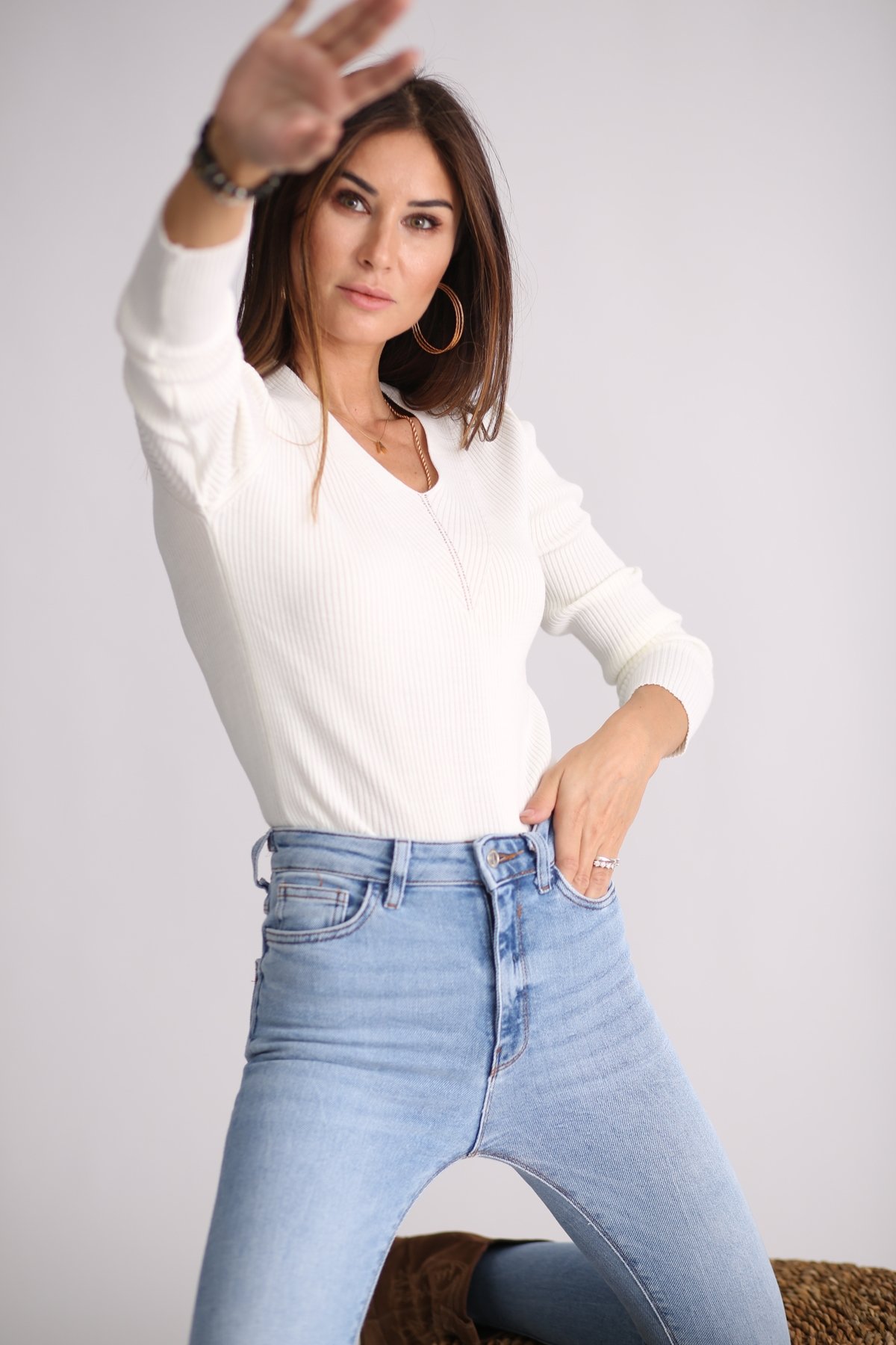 Beyaz V Yaka Fitilli Triko 1002