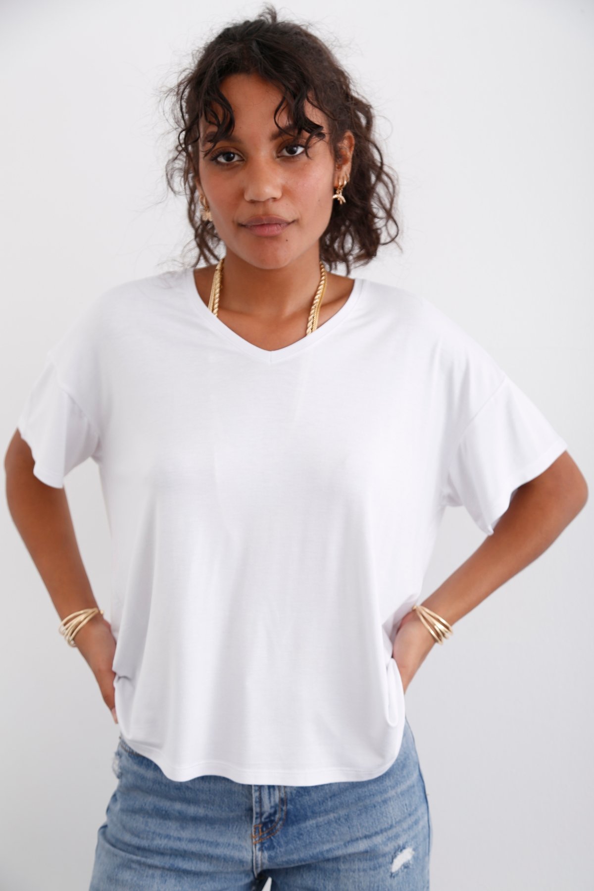 Beyaz V Yaka Salaş Tshirt 0107