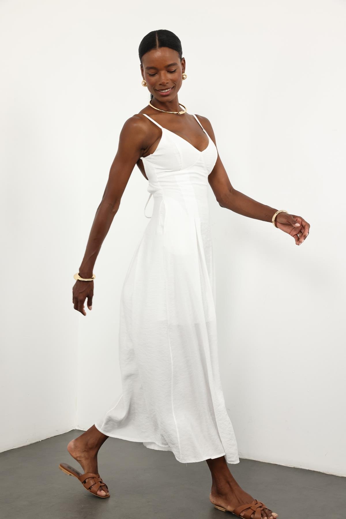 Beyaz V Yaka Sırt Detaylı Elbise 12010