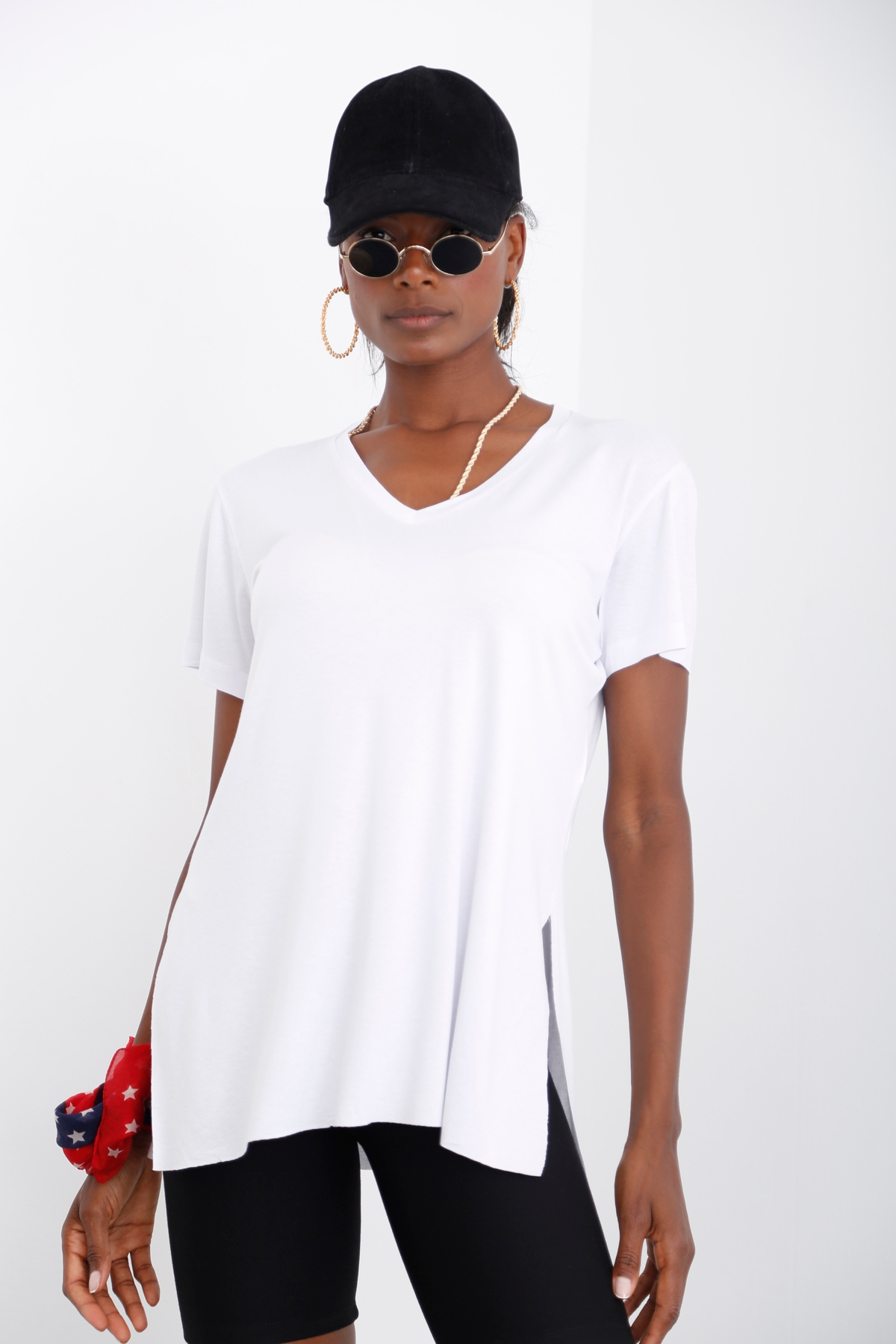 Beyaz V Yaka Yırtmaçlı Tshirt 002