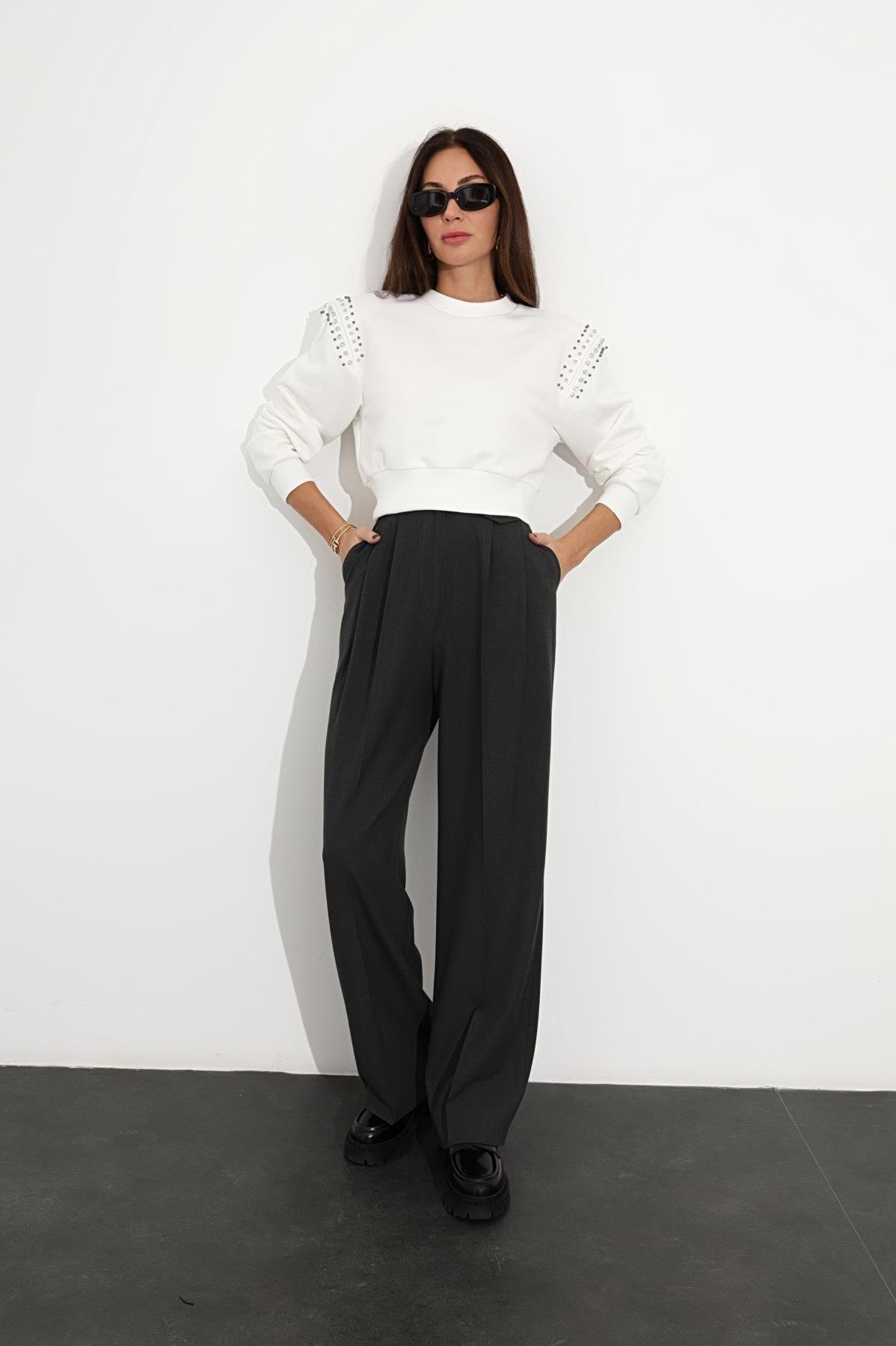 Beyaz Vatkalı Taşlı Sweatshirt 24498
