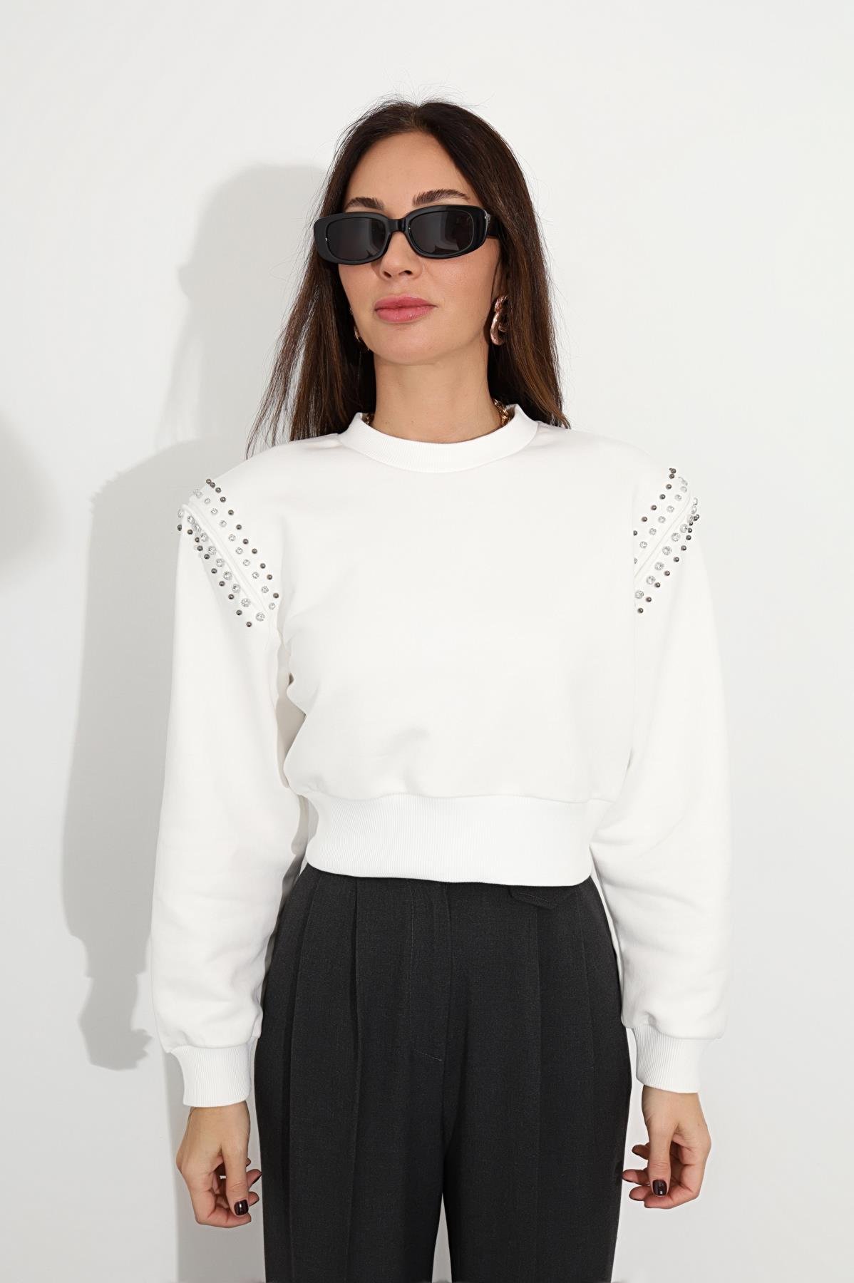 Beyaz Vatkalı Taşlı Sweatshirt 24498