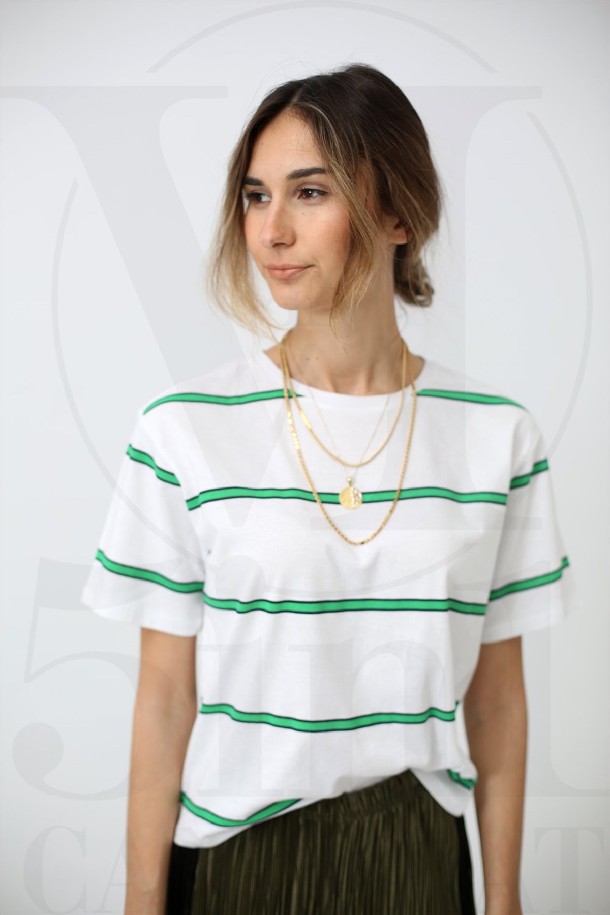 Beyaz Yeşil Çizgili Beyaz Tshirt