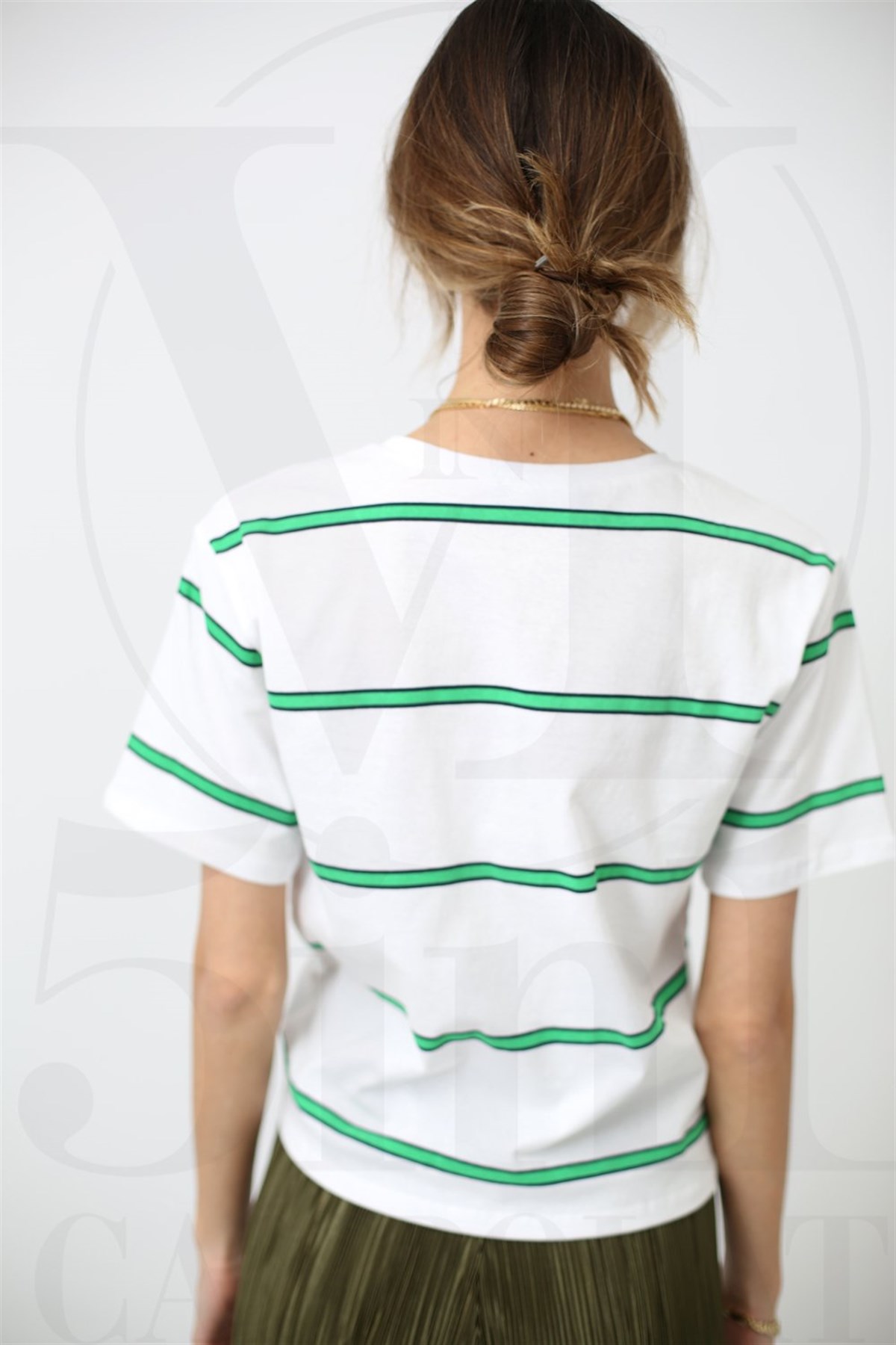 Beyaz Yeşil Çizgili Beyaz Tshirt