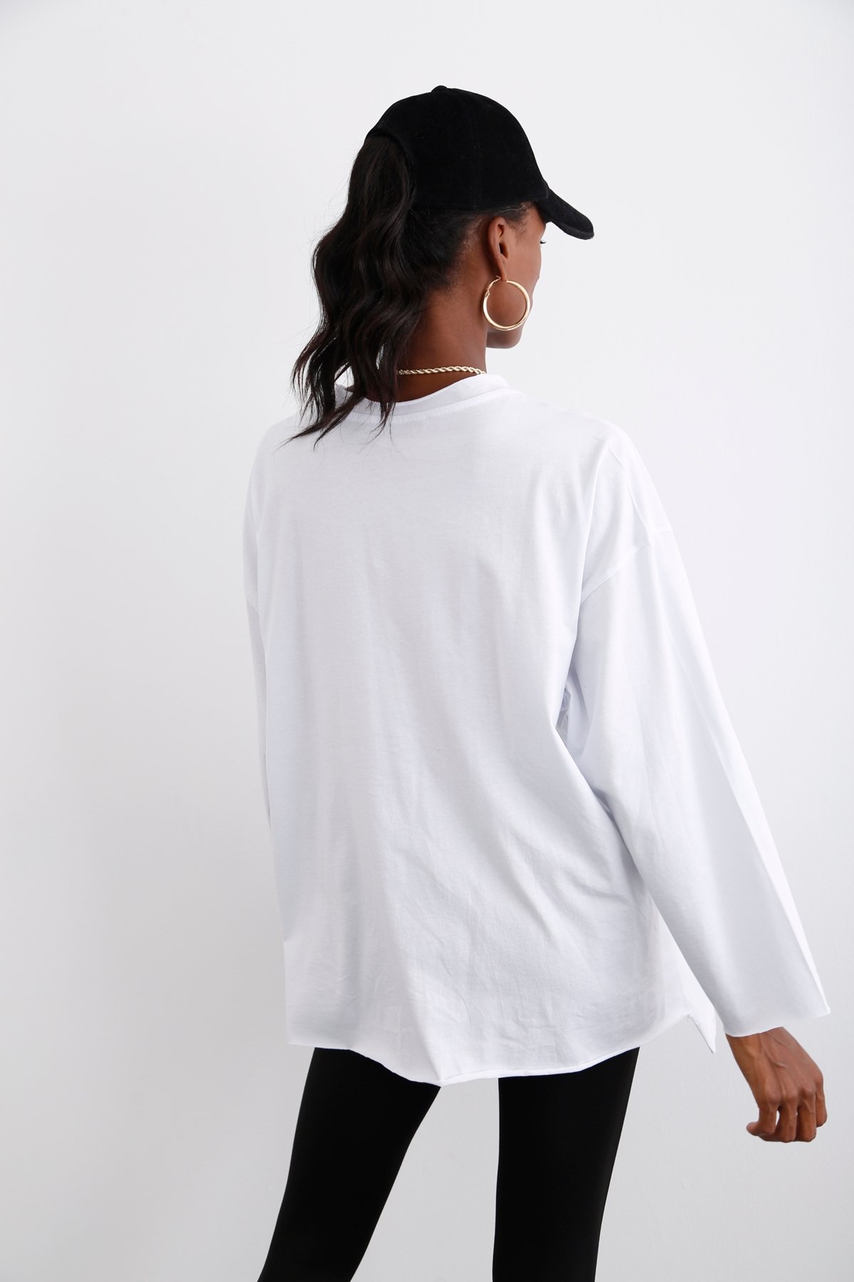 Beyaz Yırtmaç Detaylı Oversize Tshirt 0012