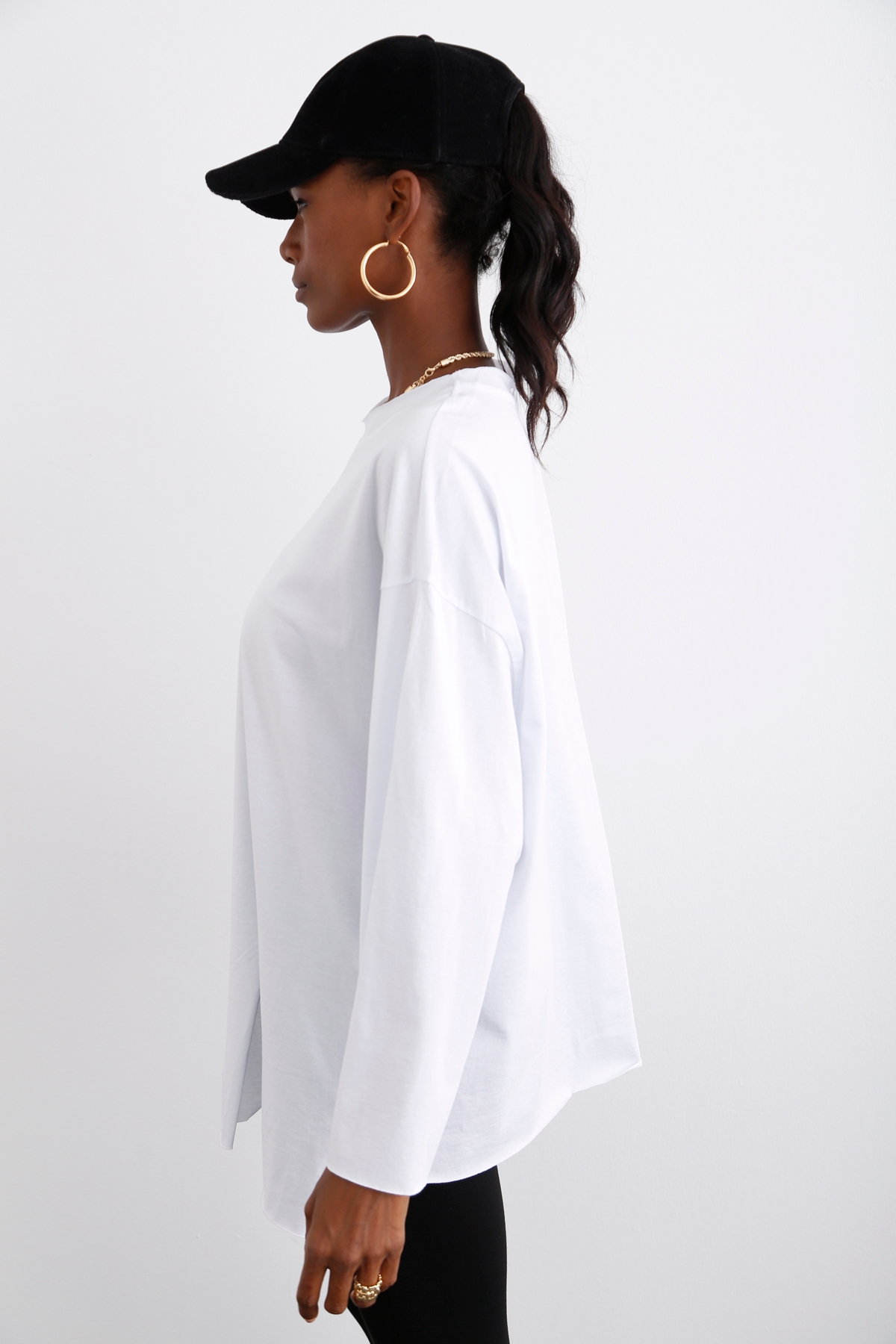 Beyaz Yırtmaç Detaylı Oversize Tshirt 0012