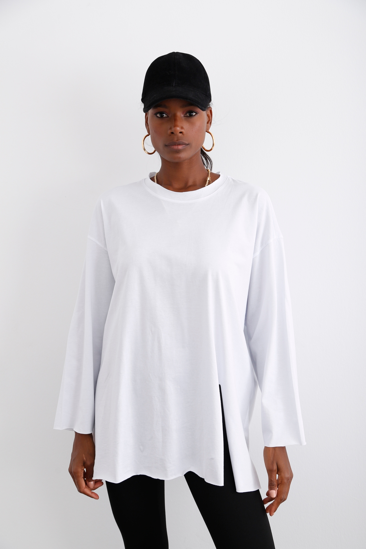 Beyaz Yırtmaç Detaylı Oversize Tshirt 0012