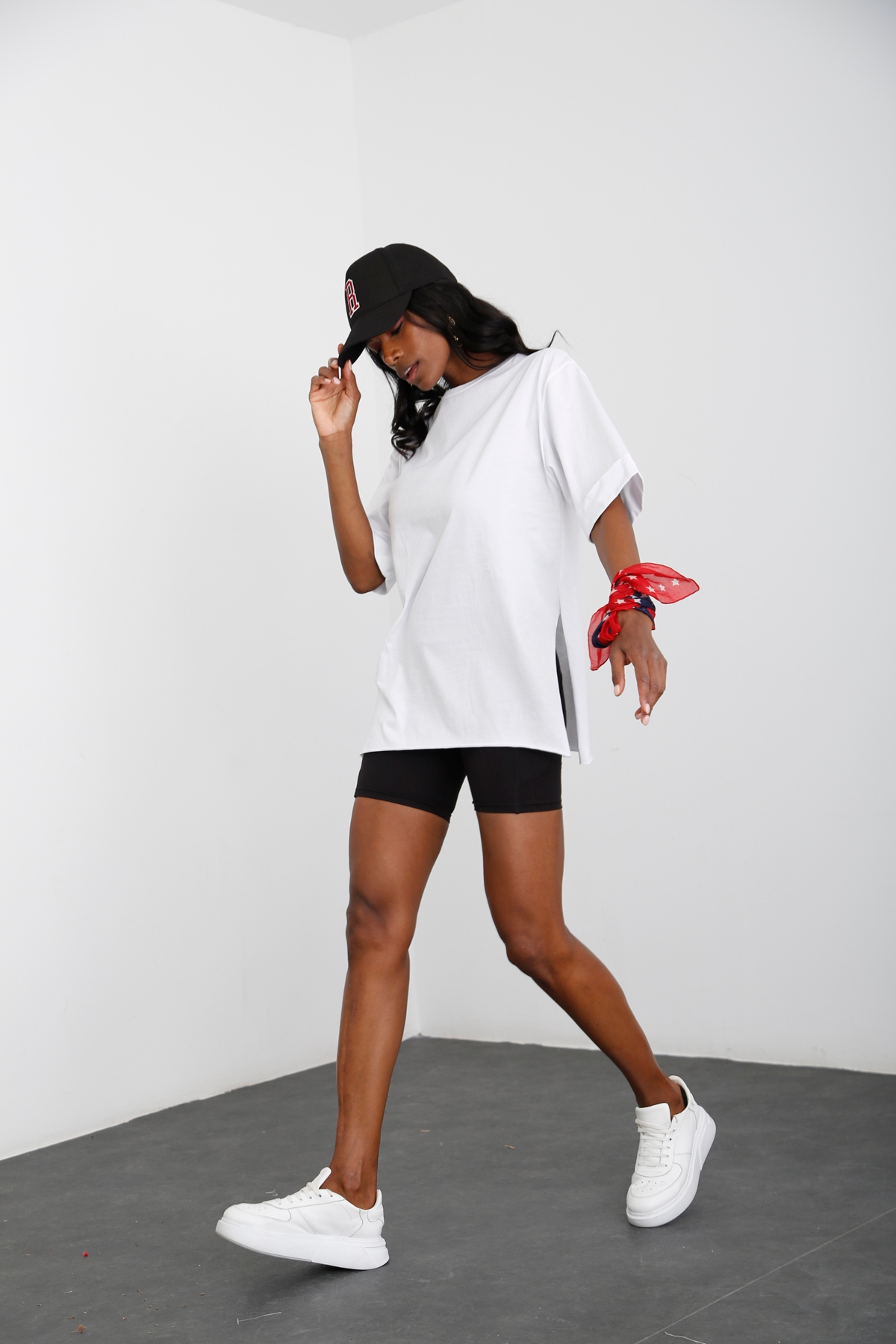Beyaz Yırtmaçlı Boyfriend Tshirt 3285