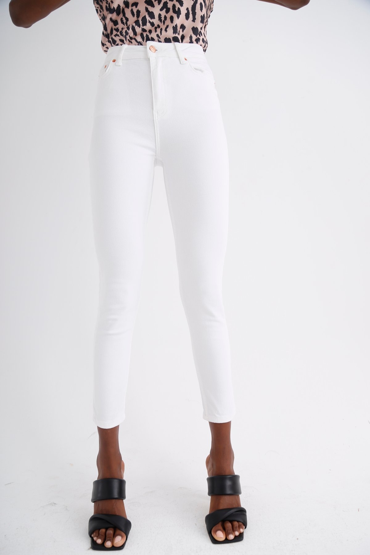 Beyaz Yüksek Bel Likralı Mom Fit Jean 