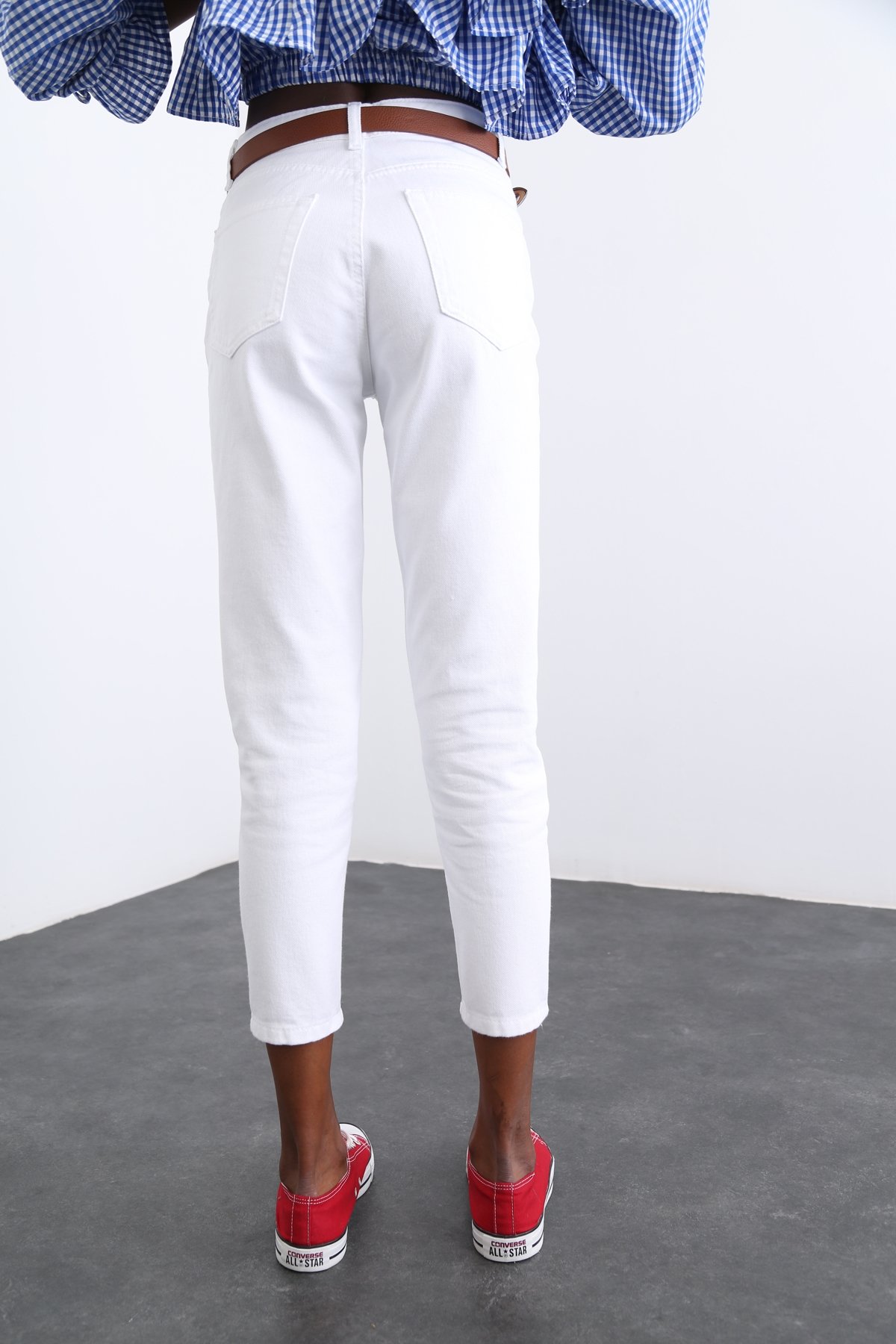 Beyaz Yüksek Bel Mom Fit Jean 