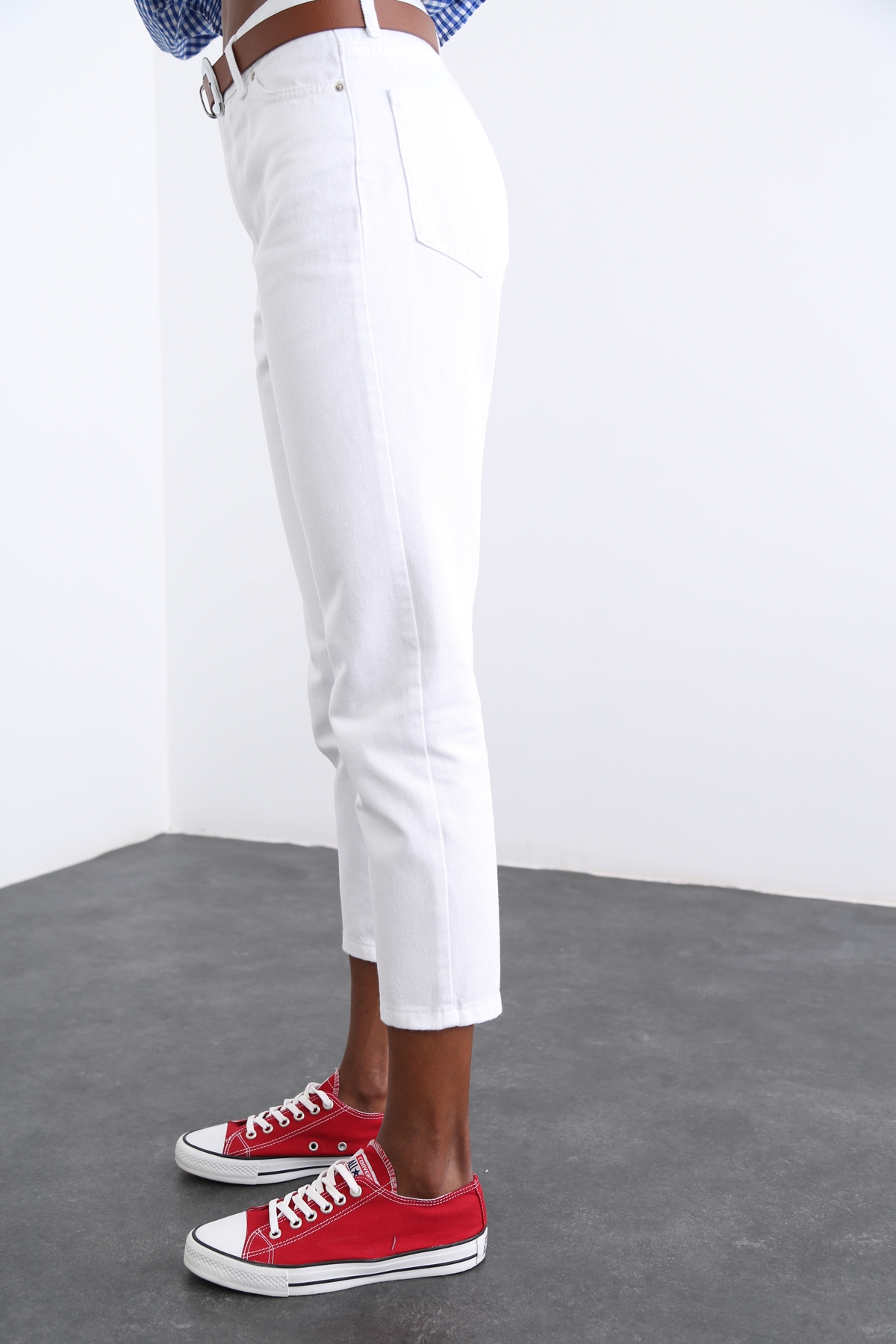 Beyaz Yüksek Bel Mom Fit Jean 