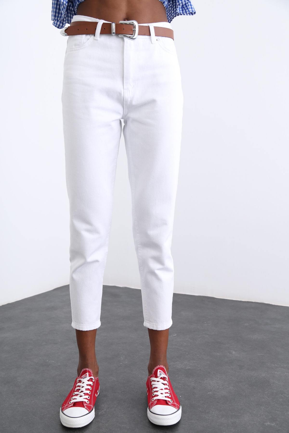Beyaz Yüksek Bel Mom Fit Jean 