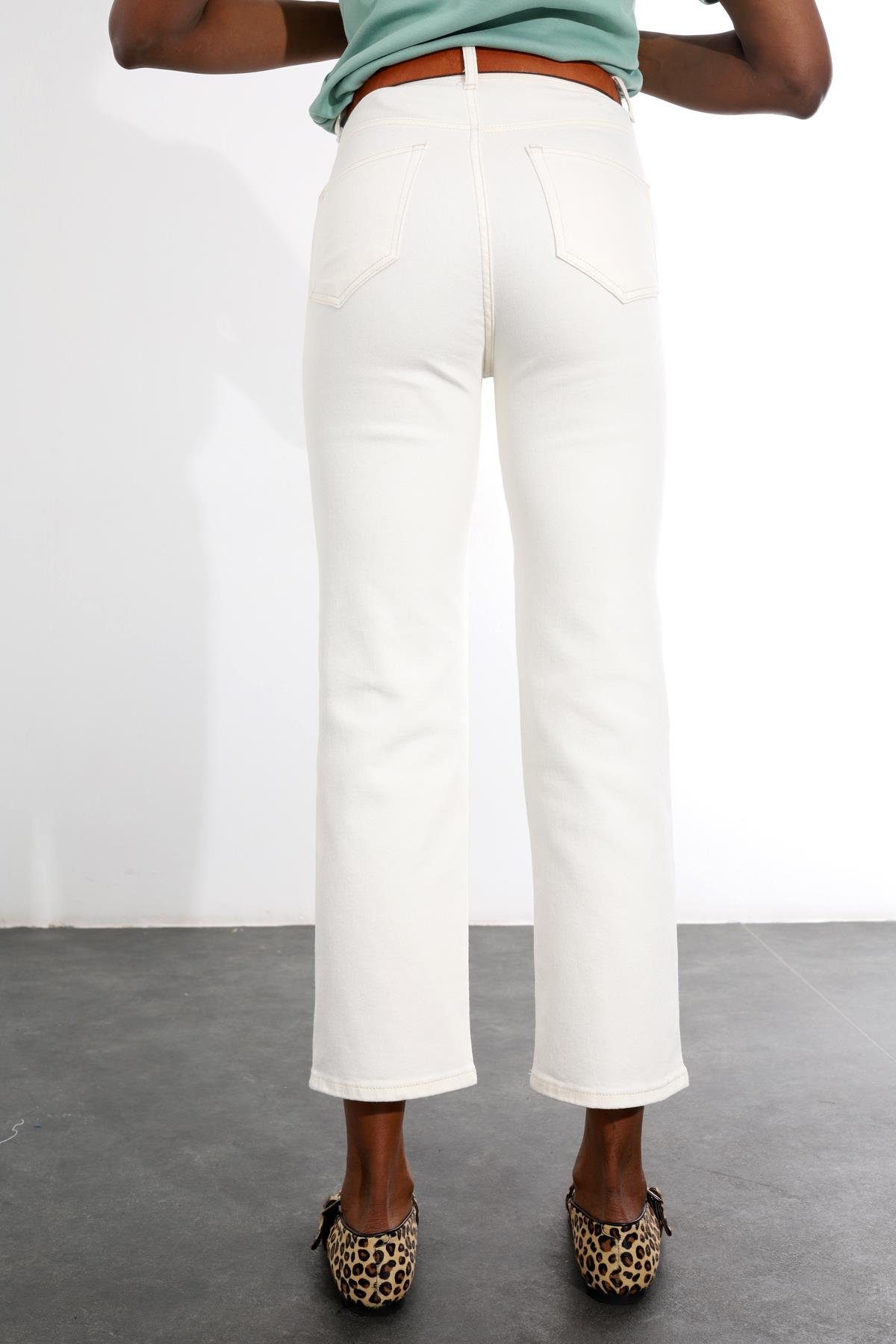 Beyaz Yüksek Bel Straight Fit Jean 