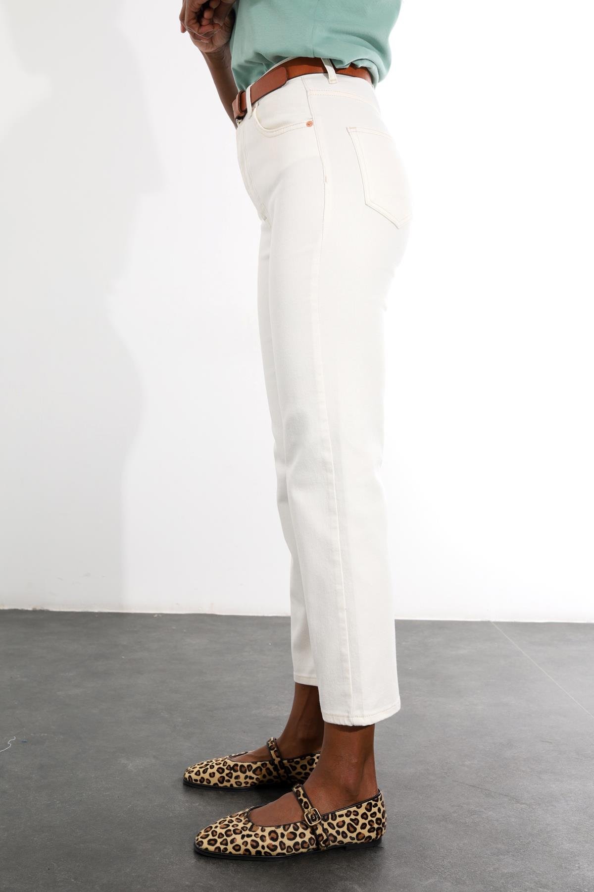 Beyaz Yüksek Bel Straight Fit Jean 