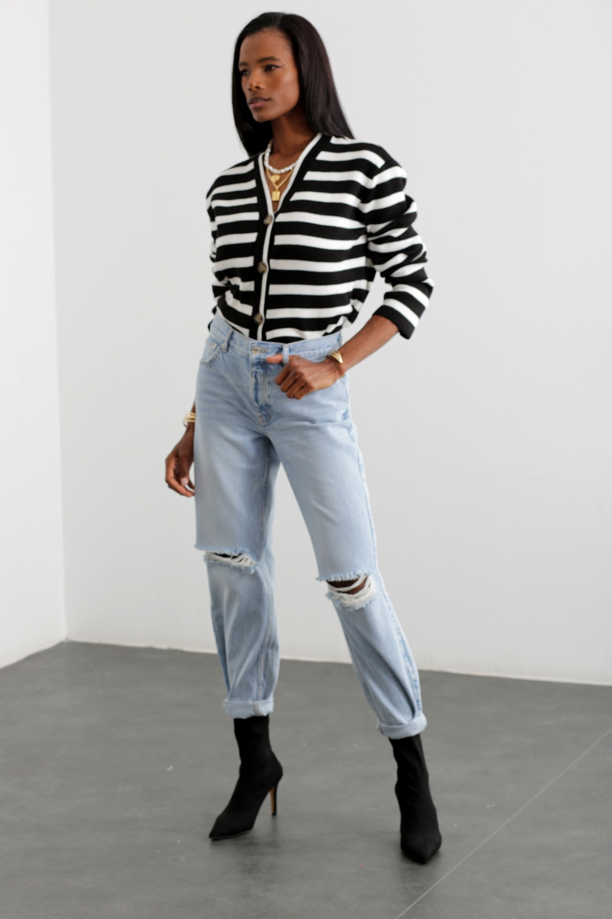 Buz Mavi Yırtık Detaylı Boyfriend Jean 17