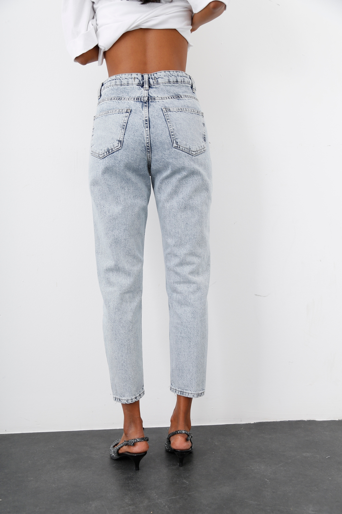 Buz Mavi Yüksek Bel Mom Fit Jean 482