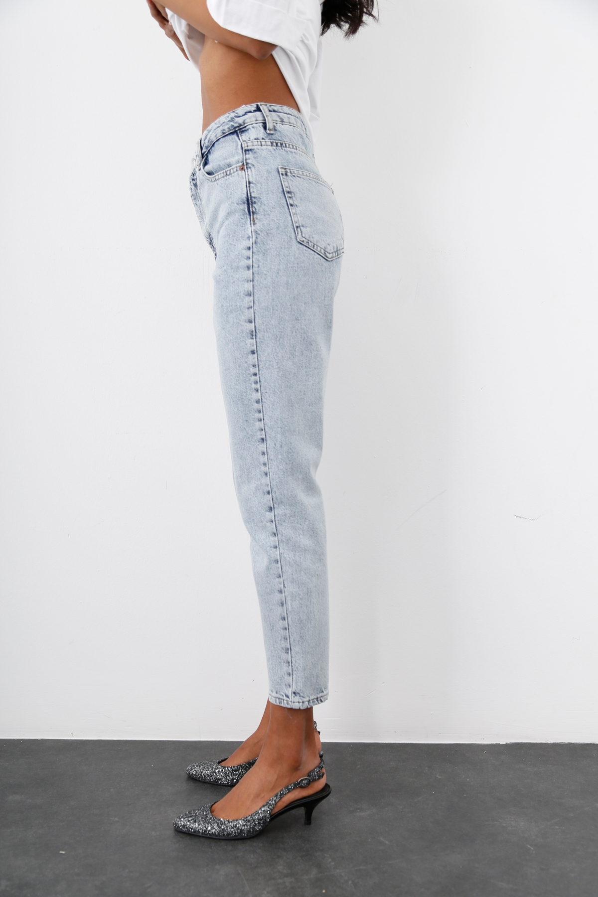 Buz Mavi Yüksek Bel Mom Fit Jean 482