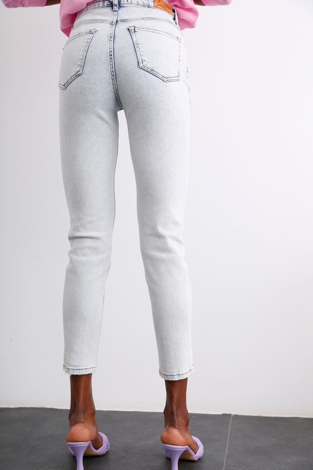 Buz Mavi Yüksek Bel Slim Fit Jean D-296