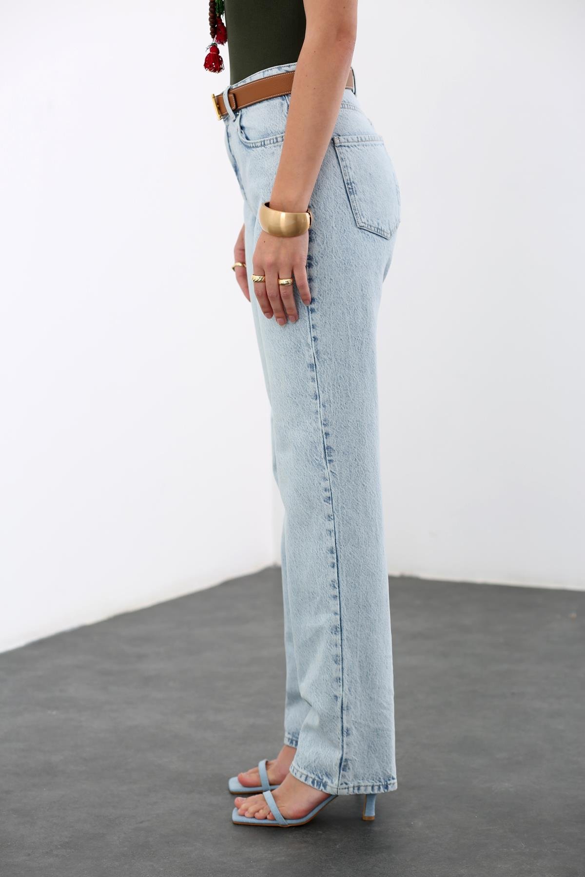 Buz Mavi Yüksek Bel Straight Fit Jean 162