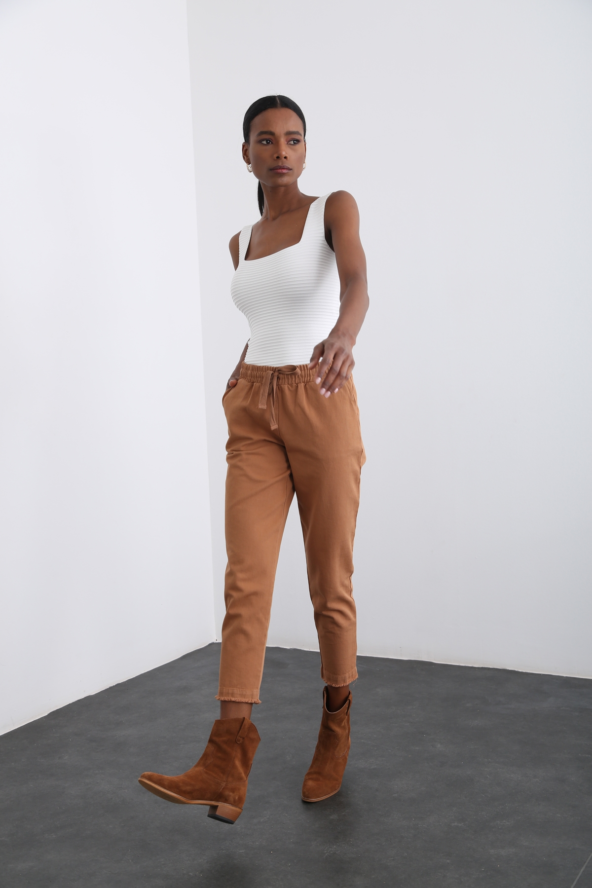 Camel Beli Lastikli Gabardin Pantolon 