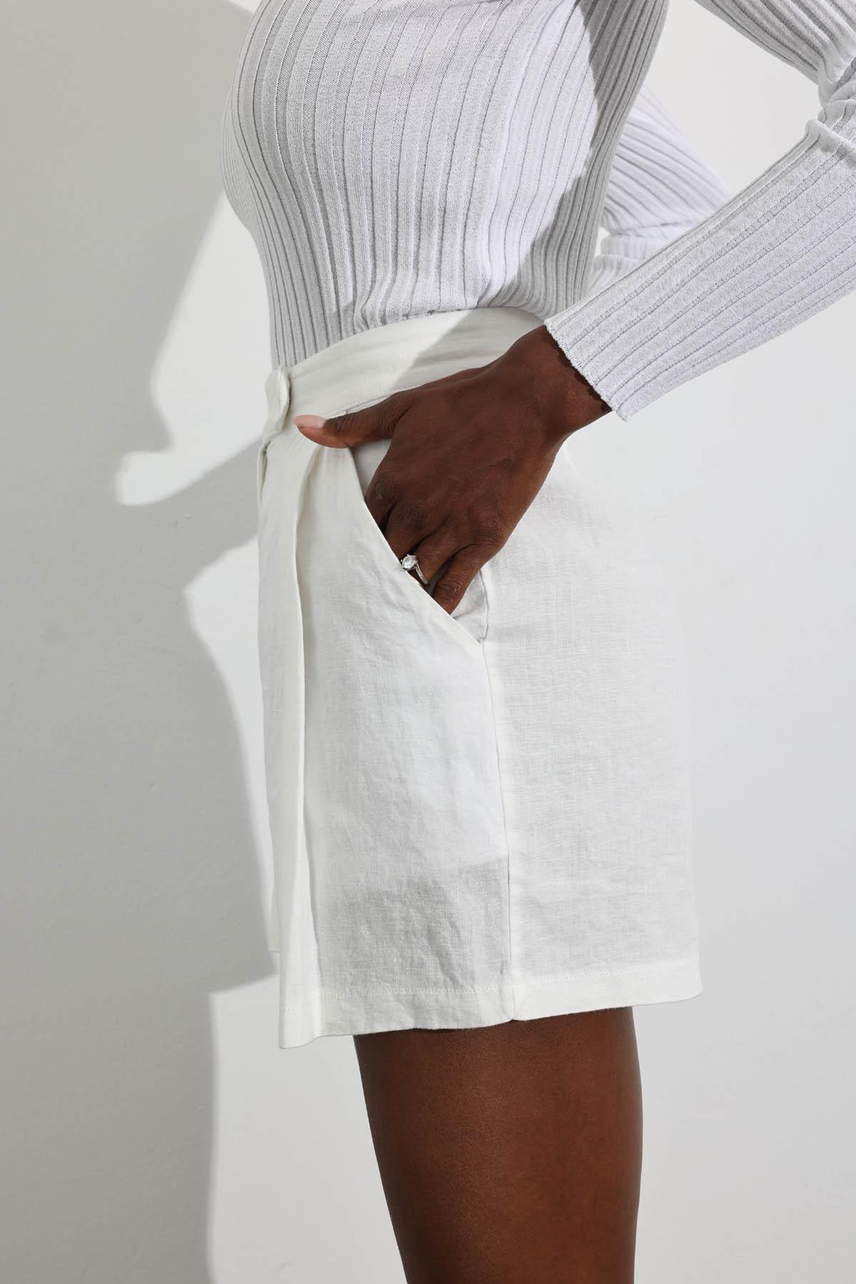 Ekru %100 Keten Klasik Şort 