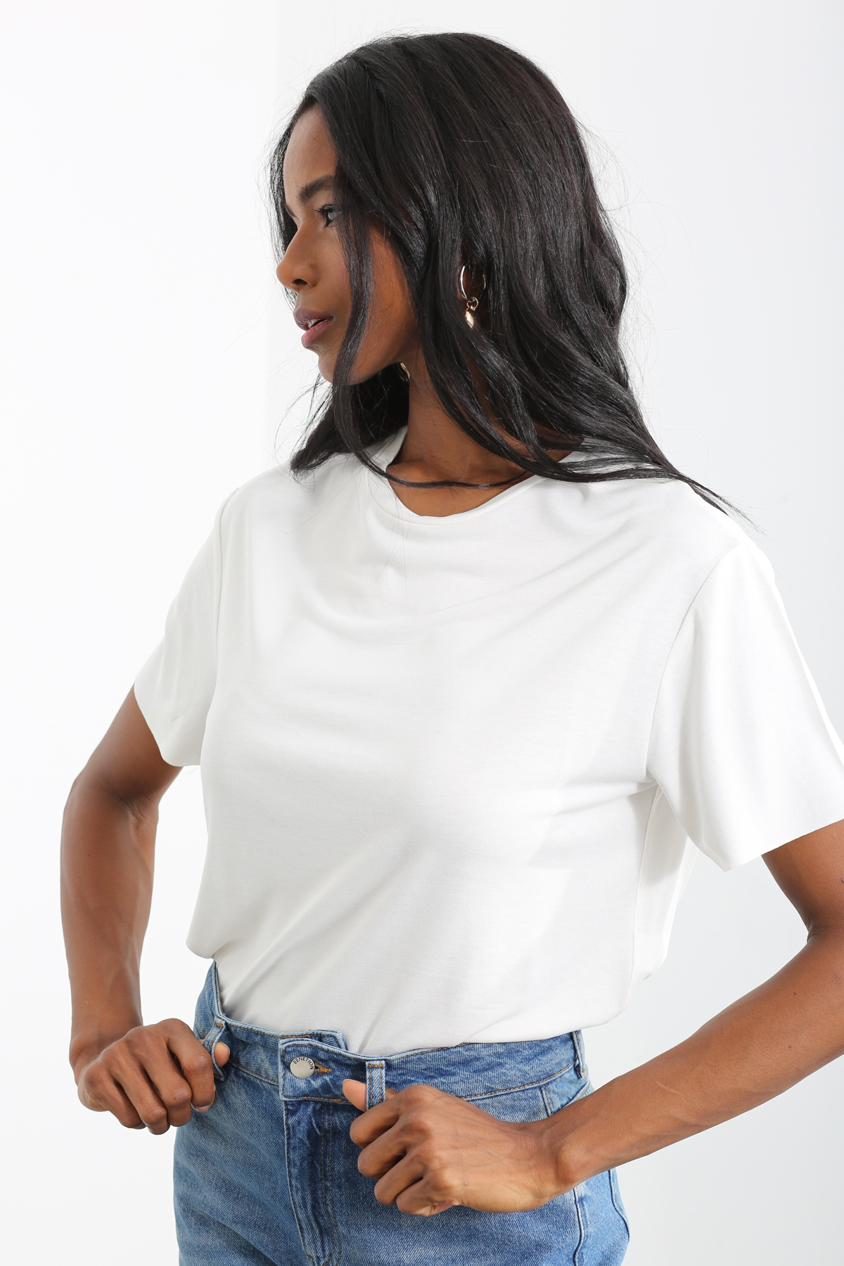 Ekru Bisiklet Yaka Basic Tshirt 