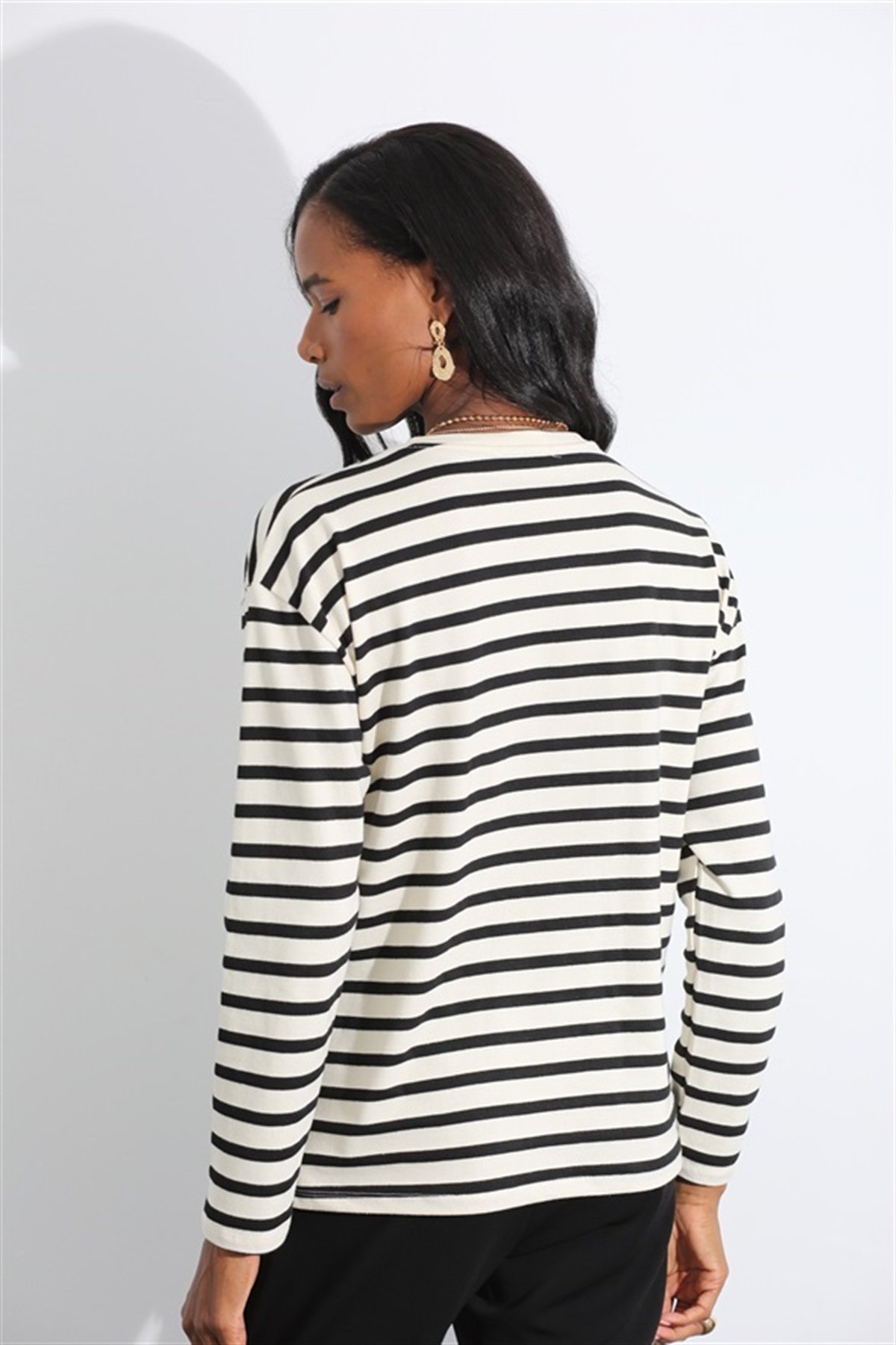 Ekru Bisiklet Yaka Çizgili Sweatshirt 3551