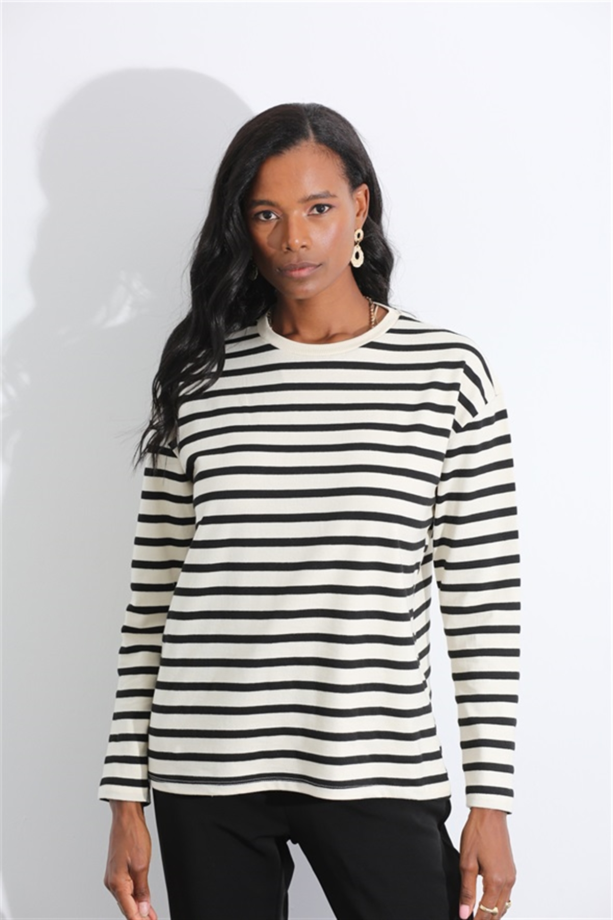 Ekru Bisiklet Yaka Çizgili Sweatshirt 3551