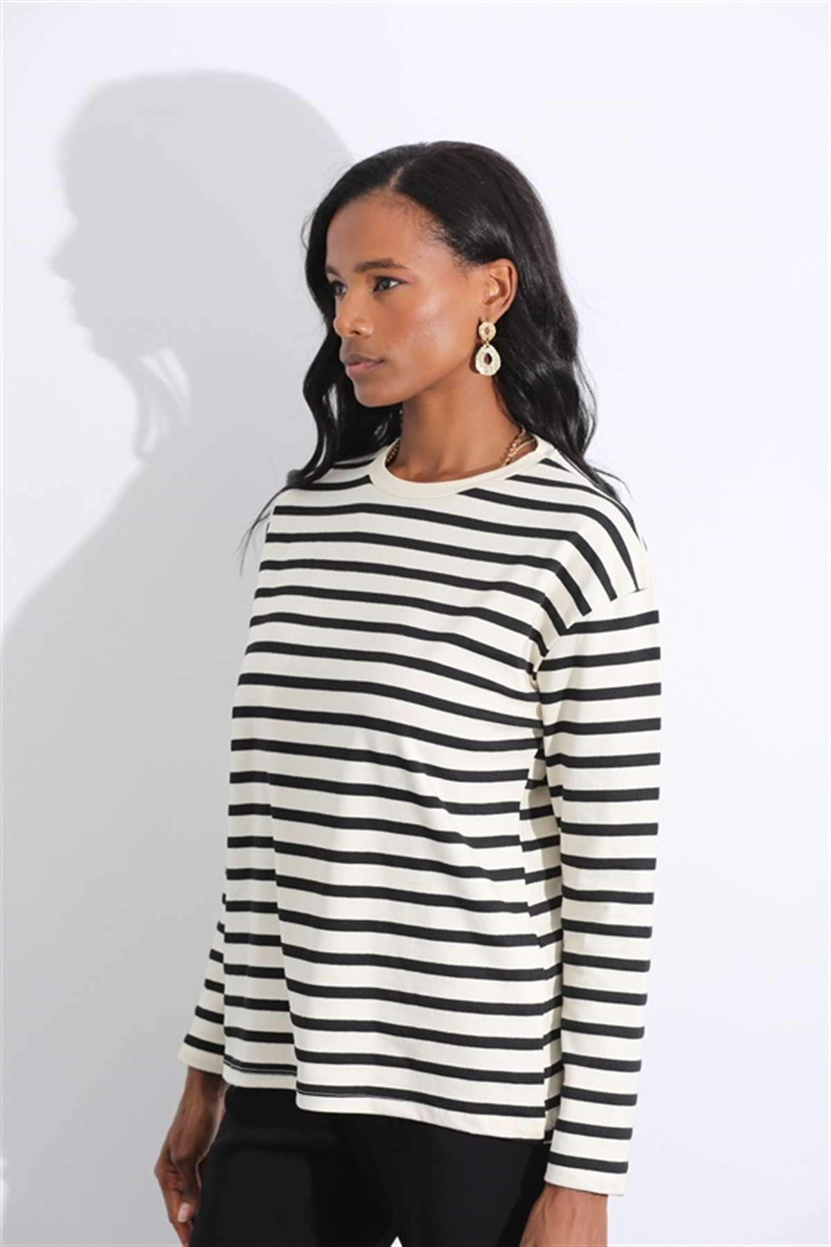 Ekru Bisiklet Yaka Çizgili Sweatshirt 3551