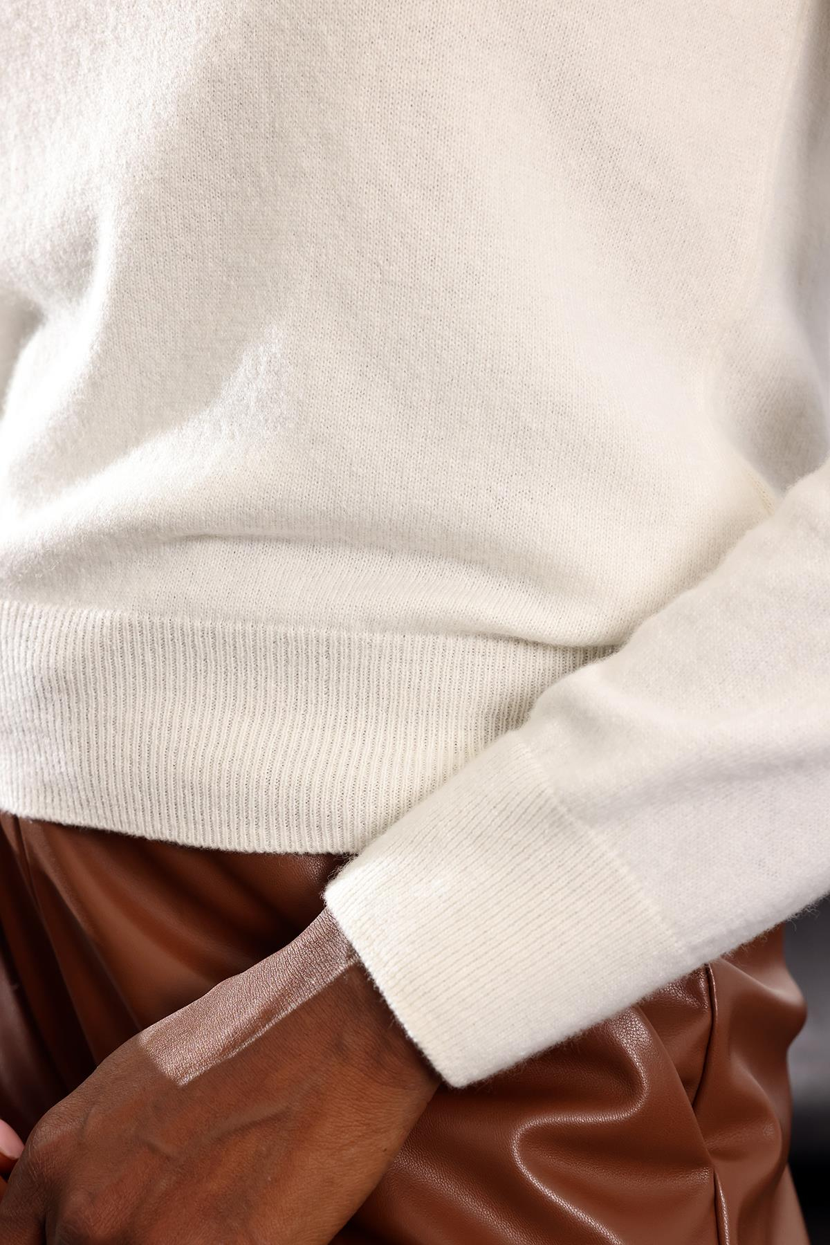 Ekru Bisiklet Yaka Kaşmir Basic Triko 