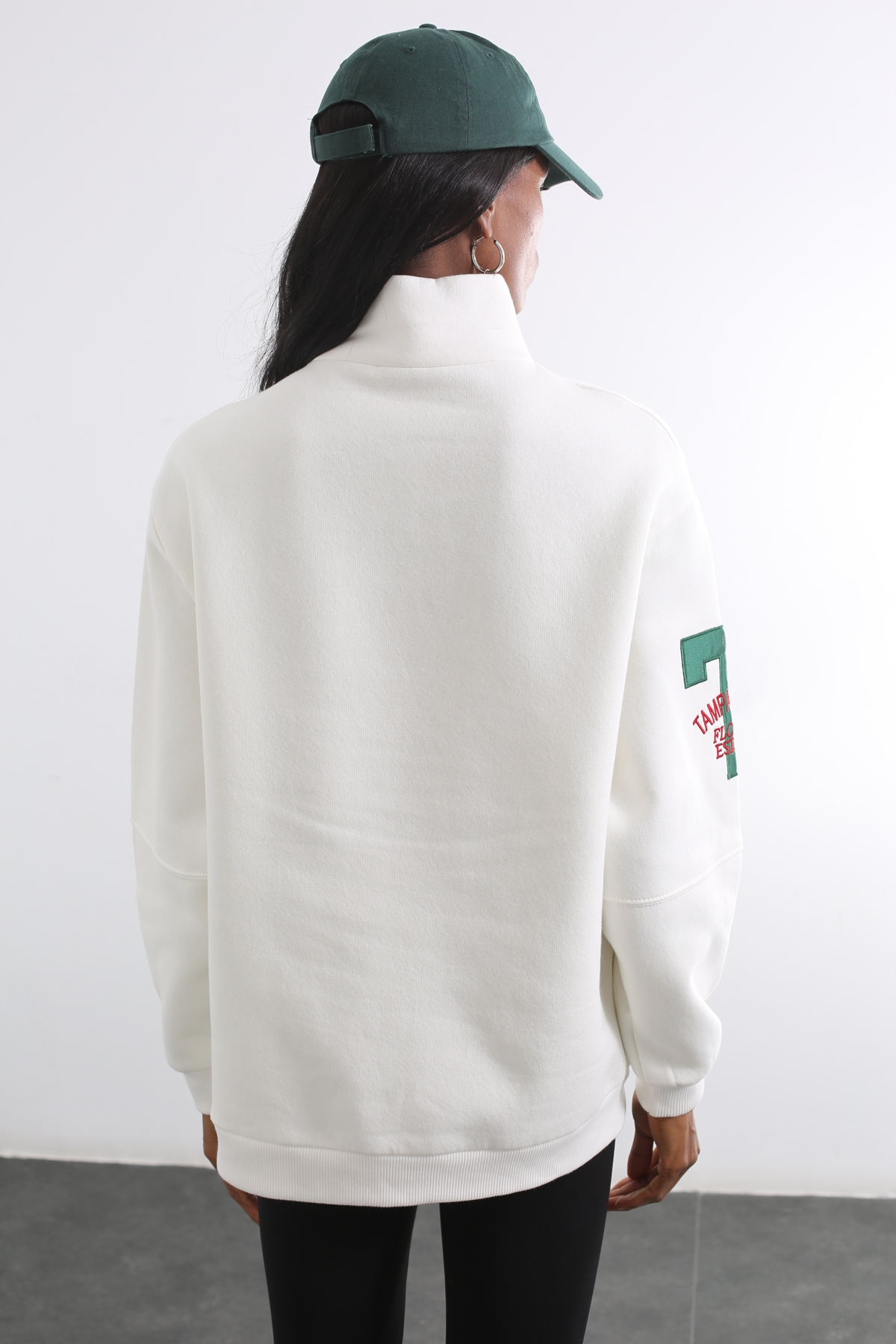 Ekru Dik Yaka Düğmeli Sweatshirt 