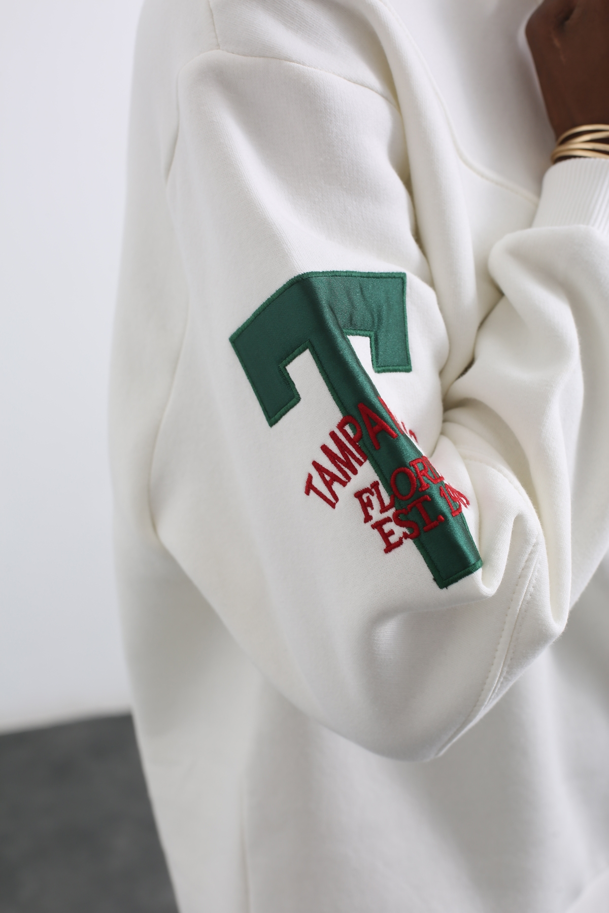 Ekru Dik Yaka Düğmeli Sweatshirt 