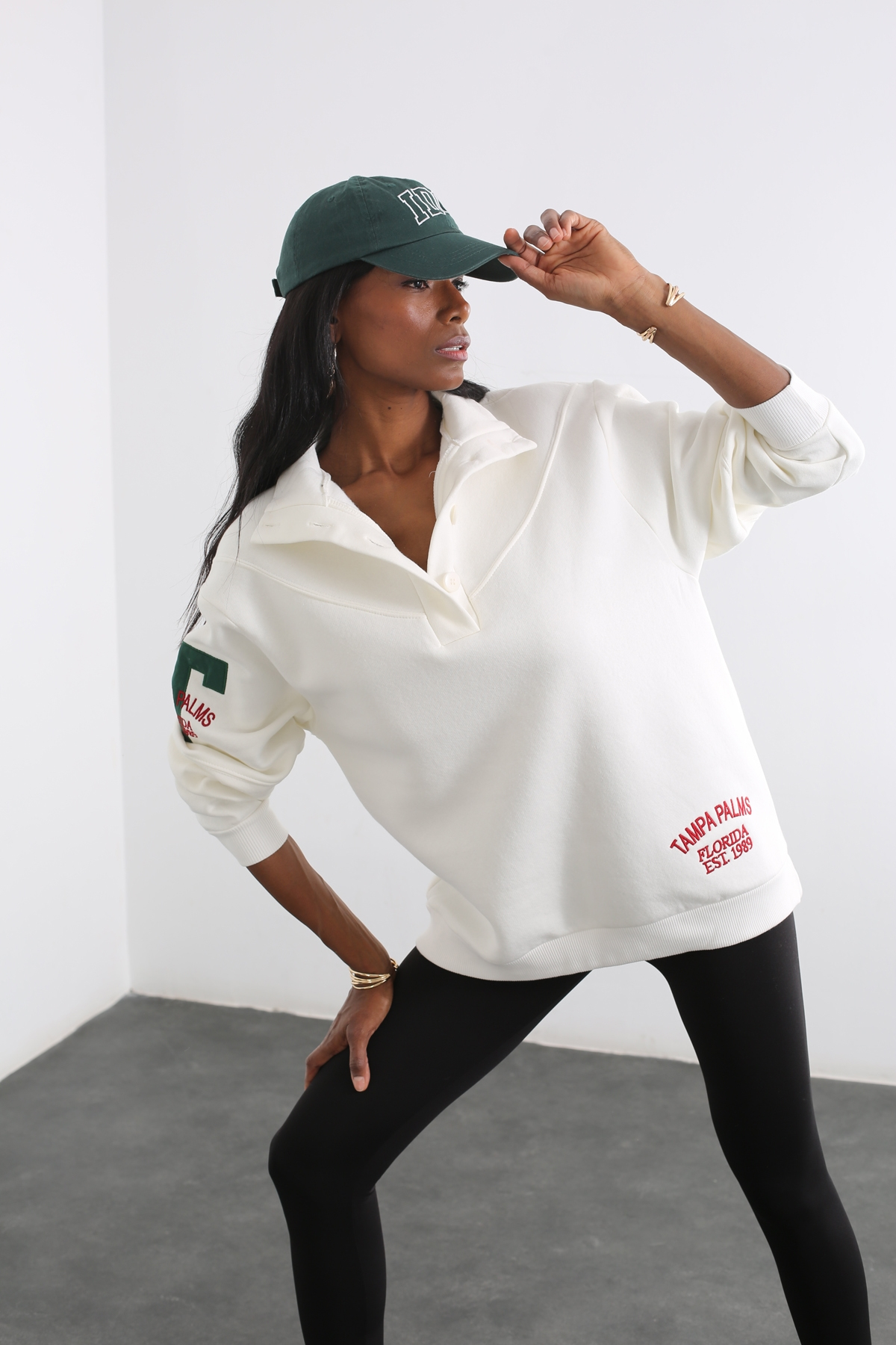 Ekru Dik Yaka Düğmeli Sweatshirt 