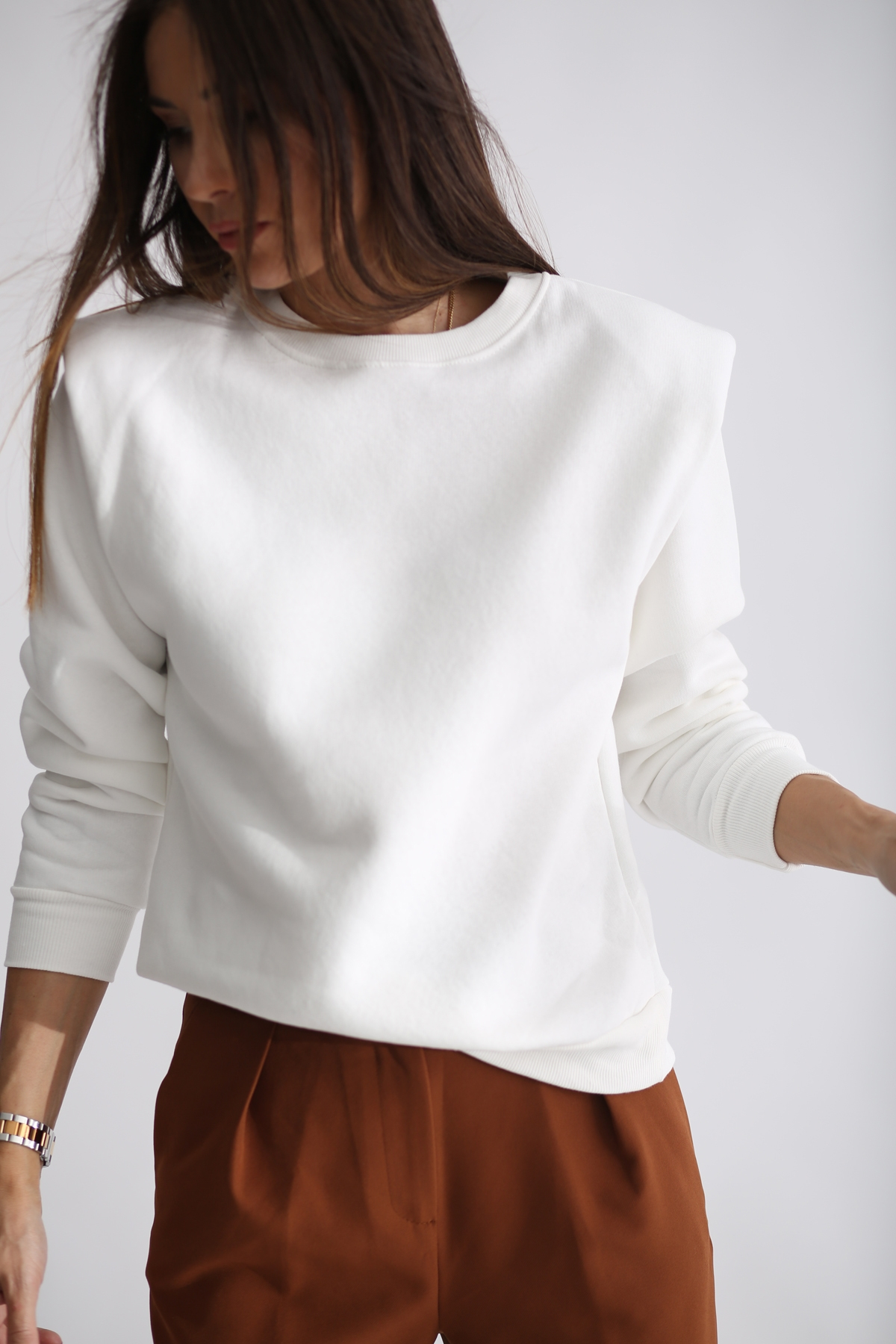 Ekru Omzu Vatkalı Sweatshirt 3232