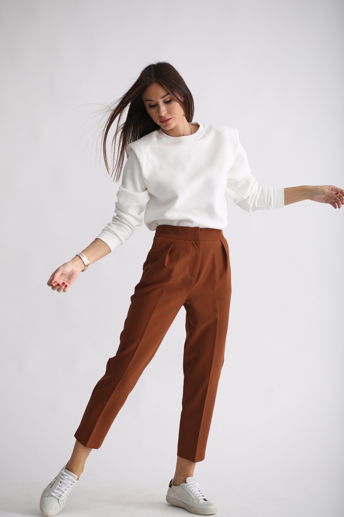 Ekru Omzu Vatkalı Sweatshirt 3232