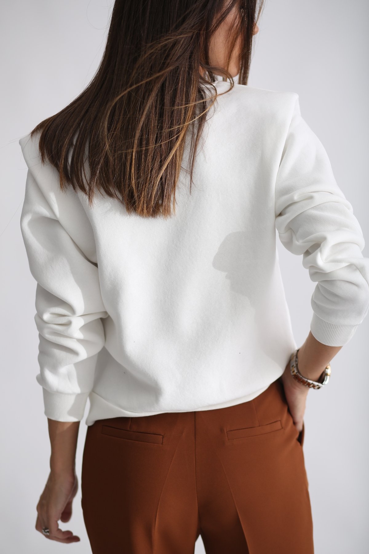 Ekru Omzu Vatkalı Sweatshirt 3232