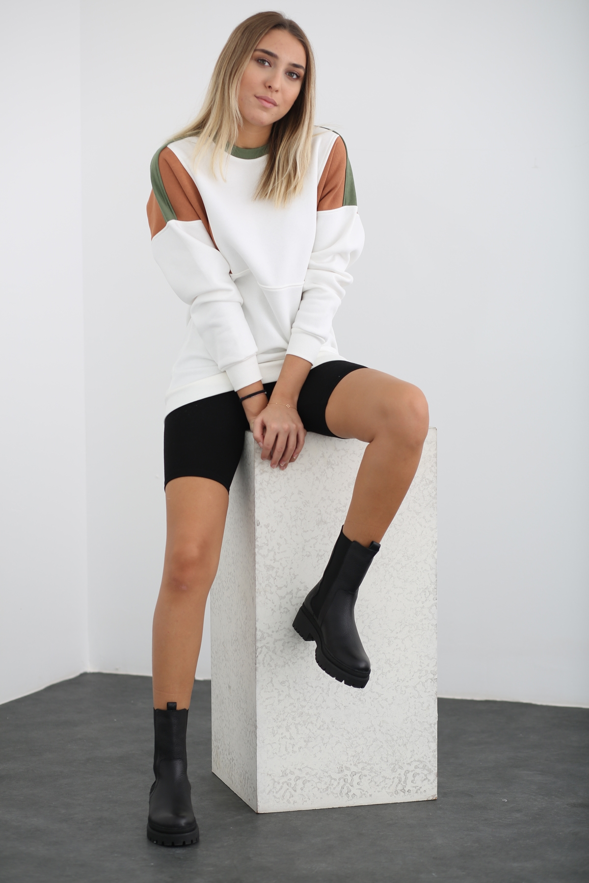 Ekru Parçalı Şardonlu Sweatshirt 3198