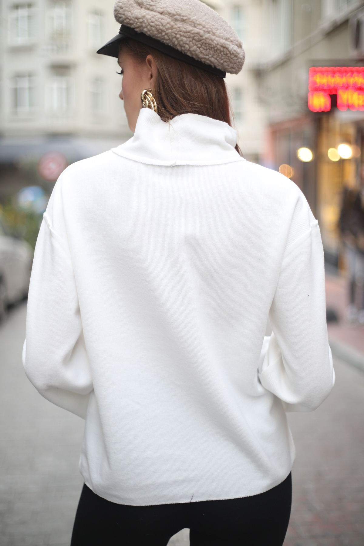 Ekru Ters Dikim Dik Yaka Sweatshirt