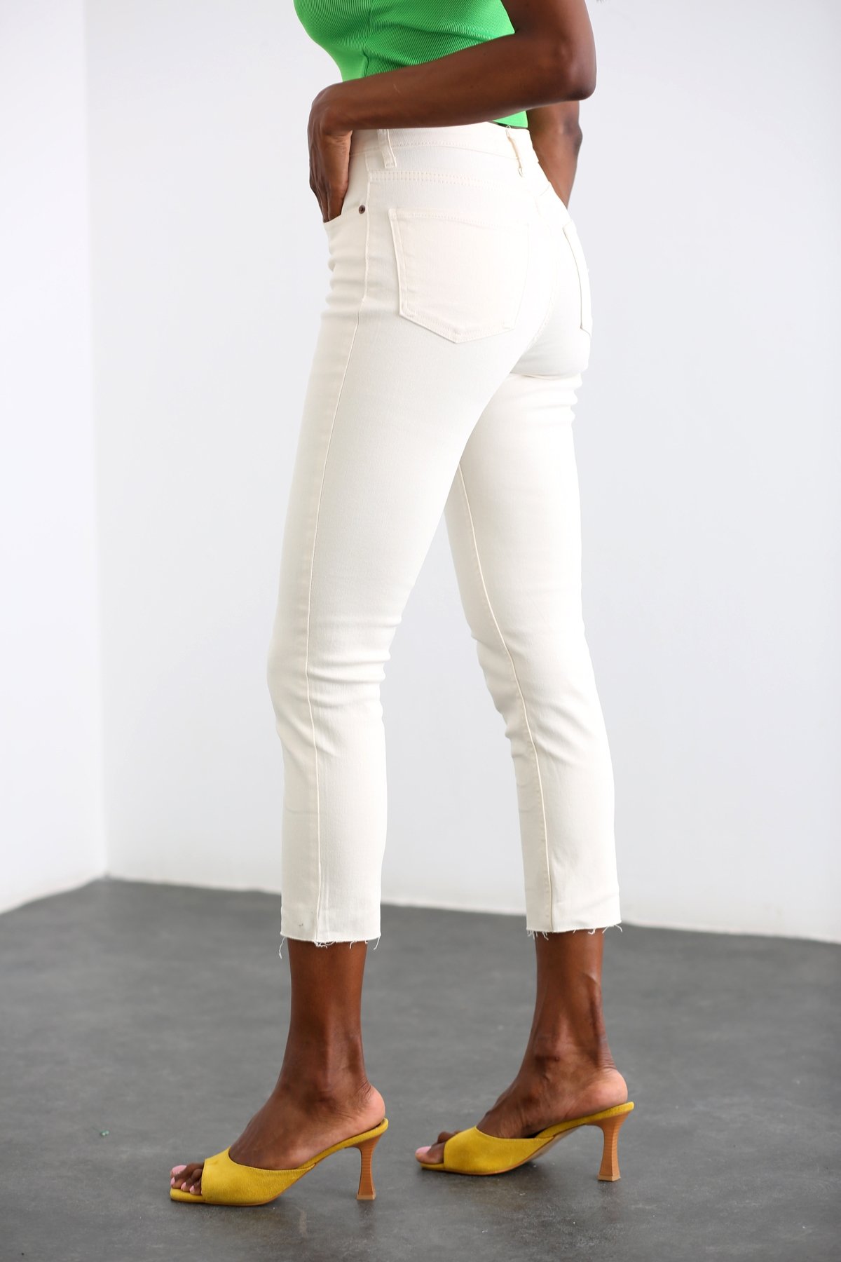 Ekru Yüksek Bel Boyfit Jean 