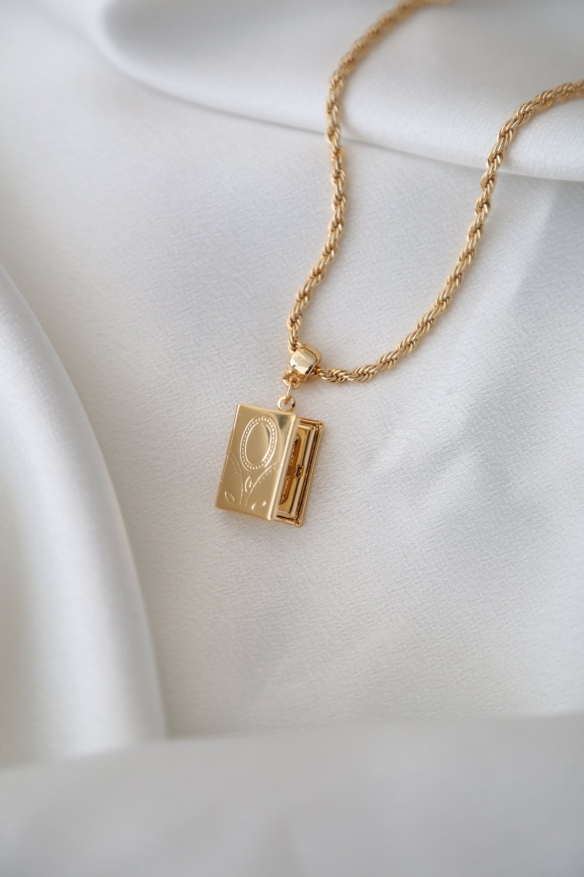 Gold Burgu Plak Kolye 10013328